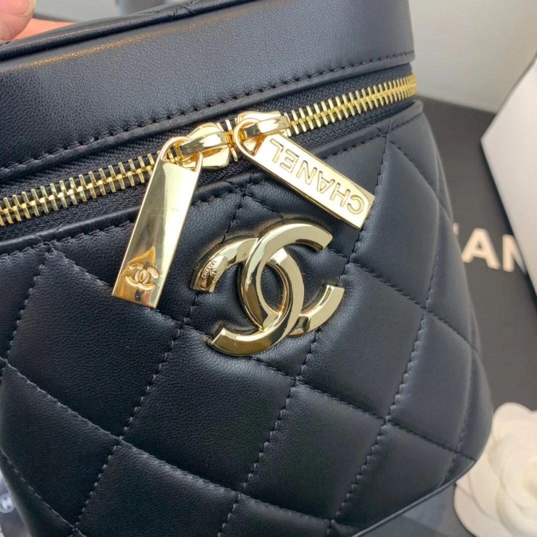 Chanel Vanity Case Gold Hardware Black For Women, Women&rsquo;s Handbags, Shoulder Bags 7.9in/20cm AS2061