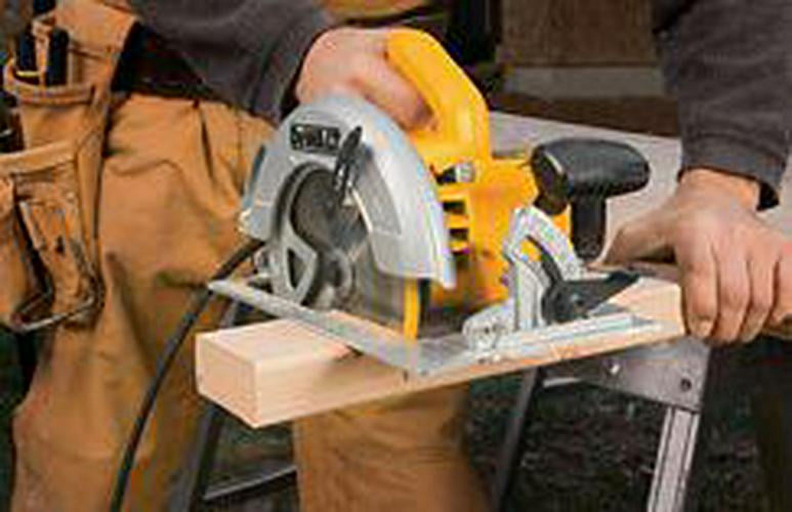 DeWALT DWE575 15A Corded 7-1/4 in. Lightweight Circular Saw