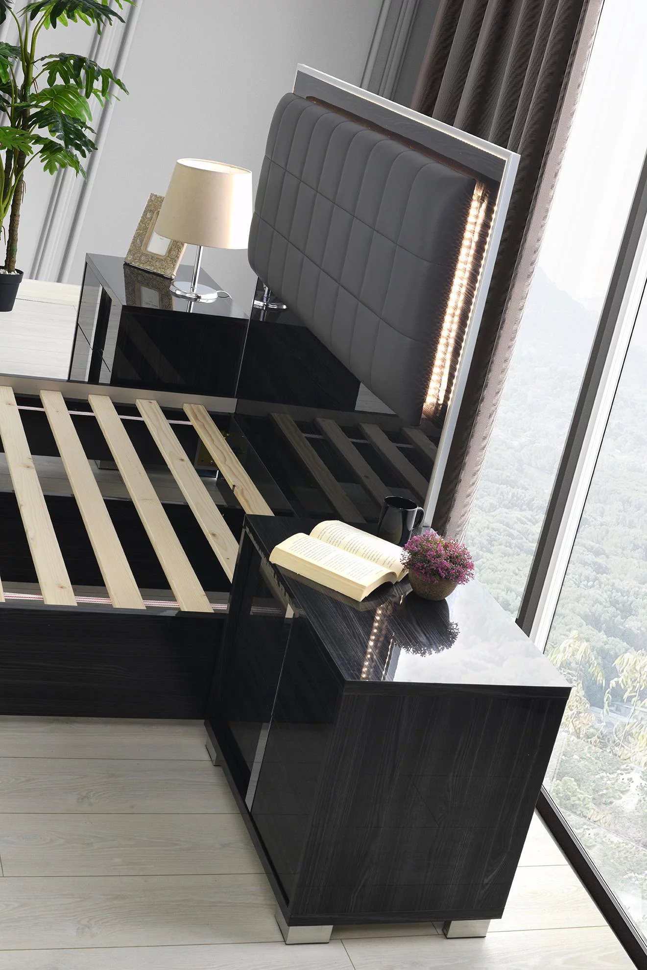 Gloss Grey Finish Queen Bed w/LED light Modern J&M Giulia