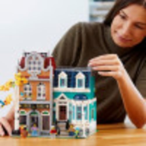 LEGO Creator Expert Bookshop 10270 Modular Building, Home D&eacute;cor Display Set for Collectors, Advanced Collection