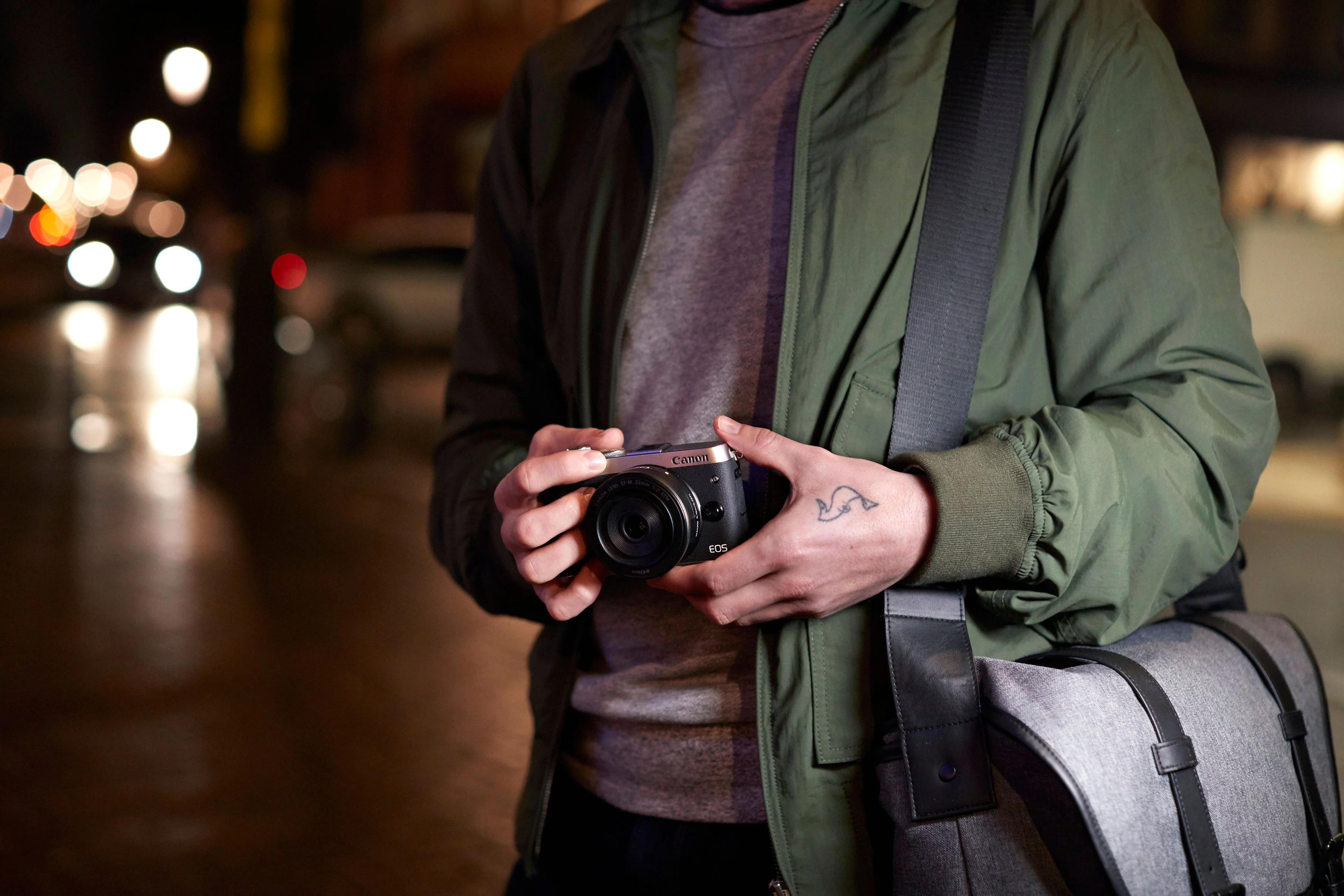 Canon EOS M6 - Digital camera - mirrorless - 24.2 MP - APS-C - 1080p / 60 fps - 3x optical zoom EF-M 15-45mm IS lens - Wireless LAN, NFC, Bluetooth