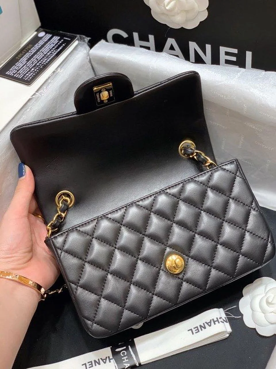Chanel Classic Flap Bag Gold Toned Hardware Black For Women, Women&rsquo;s Bags, Shoulder And Crossbody Bags 7.8in/20cm A01116