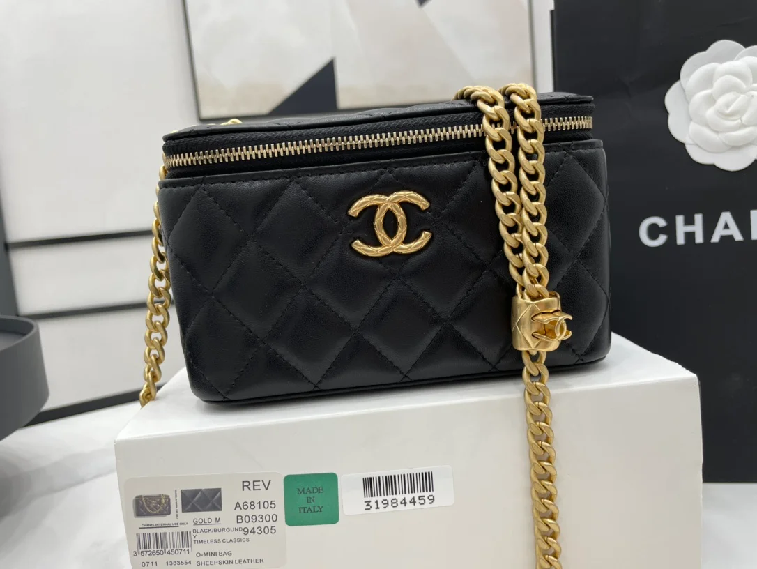 Chanel Small Vanity Case Black With Gold Zipper For Women, Women&rsquo;s Bags 5.9in/15cm