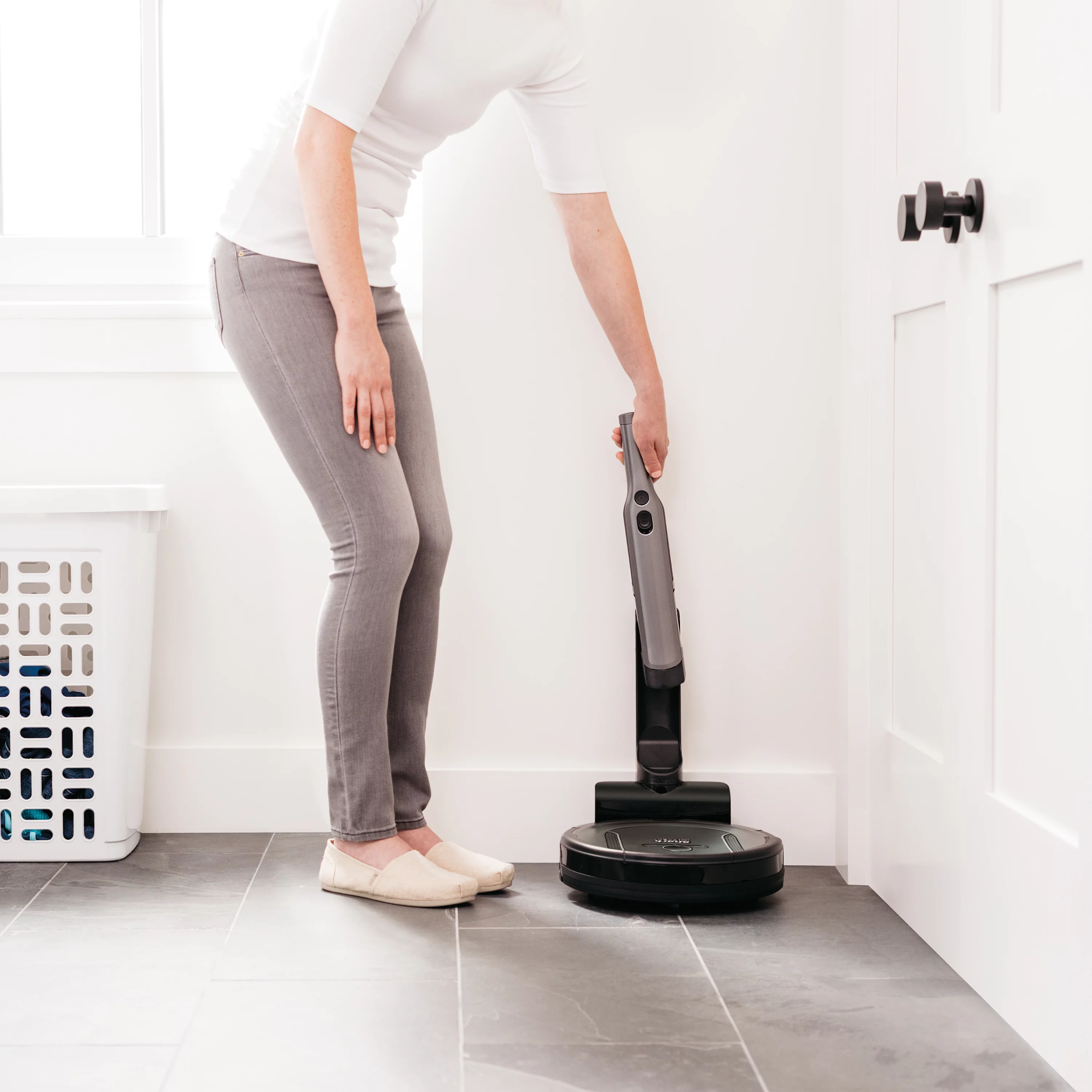 SHARK ION Robot Vacuum Cleaning System with Detachable Hand Vacuum, S86 with Wi-Fi - RV850WV