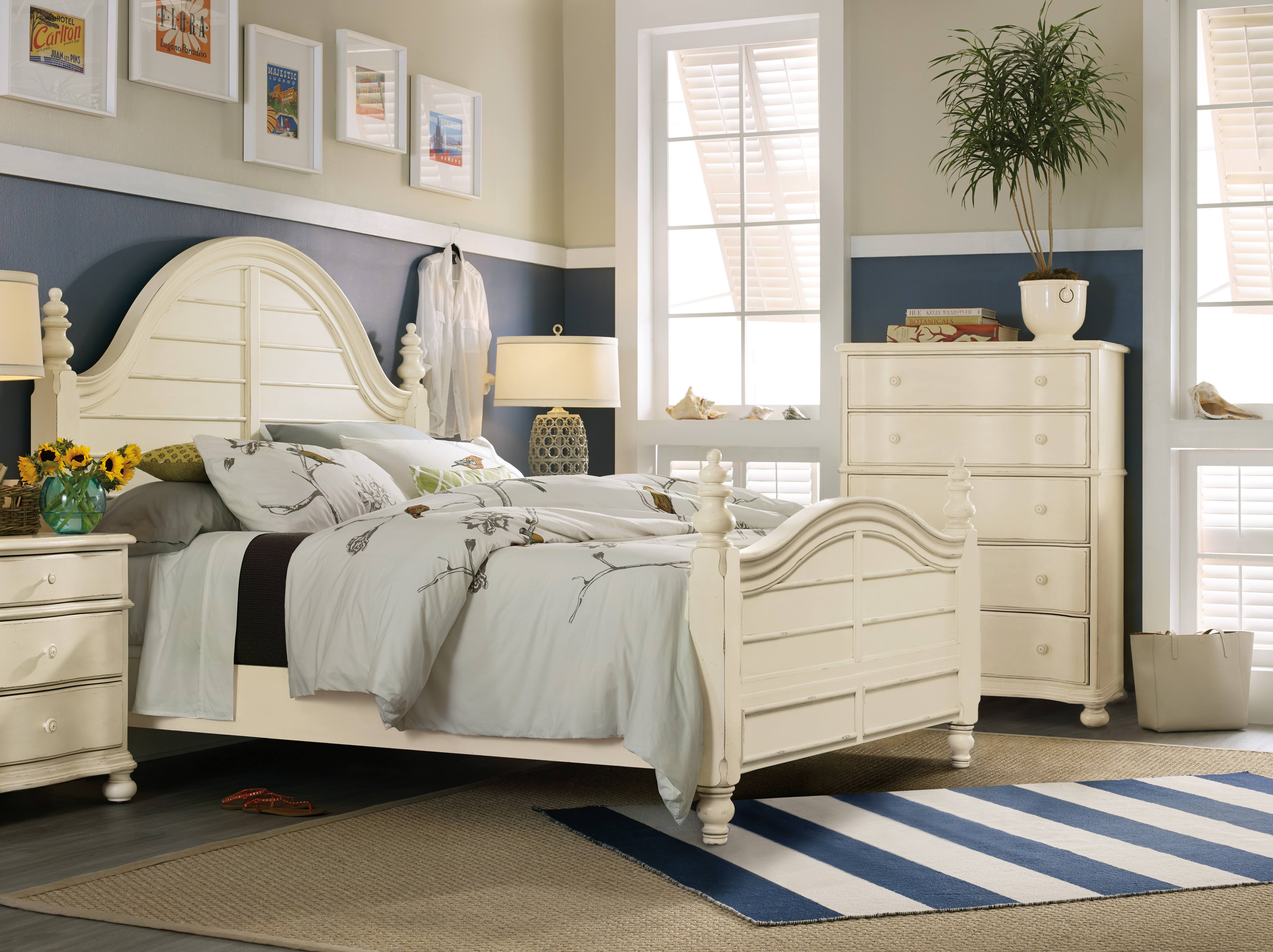 Hooker Furniture Sandcastle Queen Wood Panel Bed
