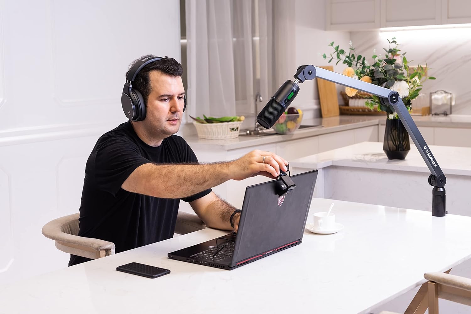 THRONMAX Caster Adjustable Microphone Boom Arm Stand, Made of Aluminium For Broadcasting Studio, youtubers
