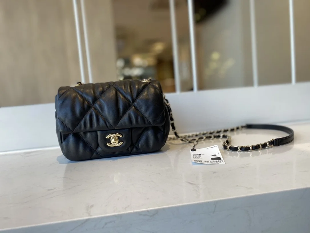 Chanel Small Flap Bag Gold Hardware Black For Women, Women&rsquo;s Handbags, Shoulder Bags 7.5in/19cm AS2232
