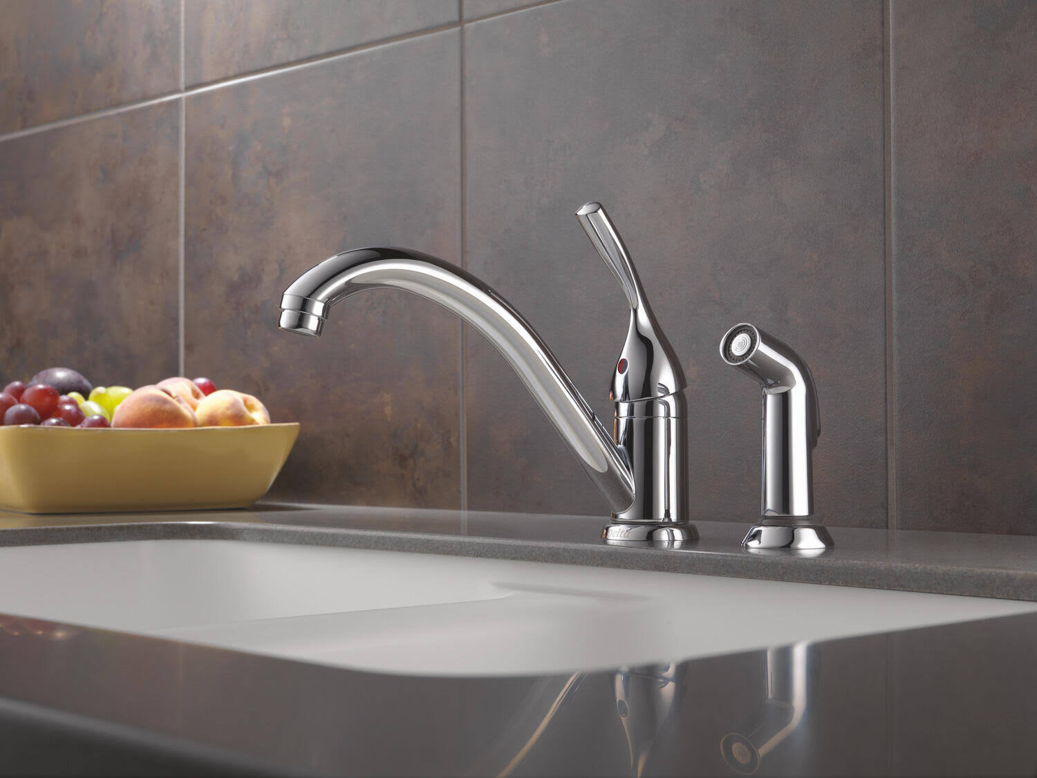 Delta 175-DST Classic Chrome Single Handle Kitchen Faucet with Spray