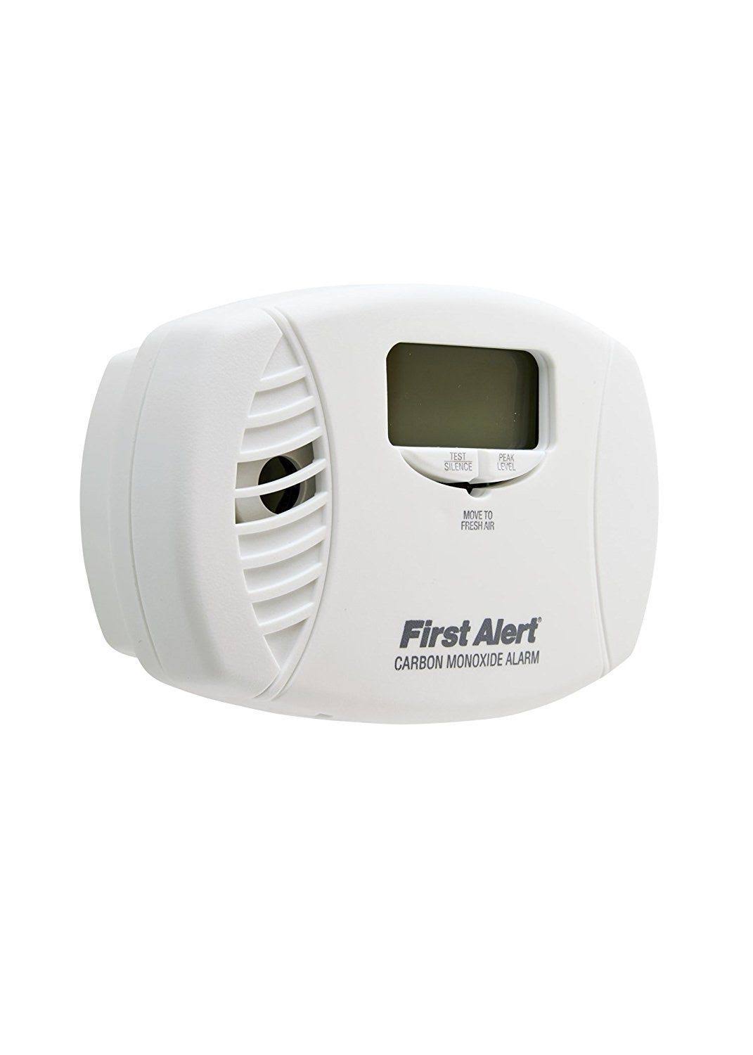First Alert Co615 Plug-In Carbon Monoxide Alarm with Battery Backup and Backlit Digital Display