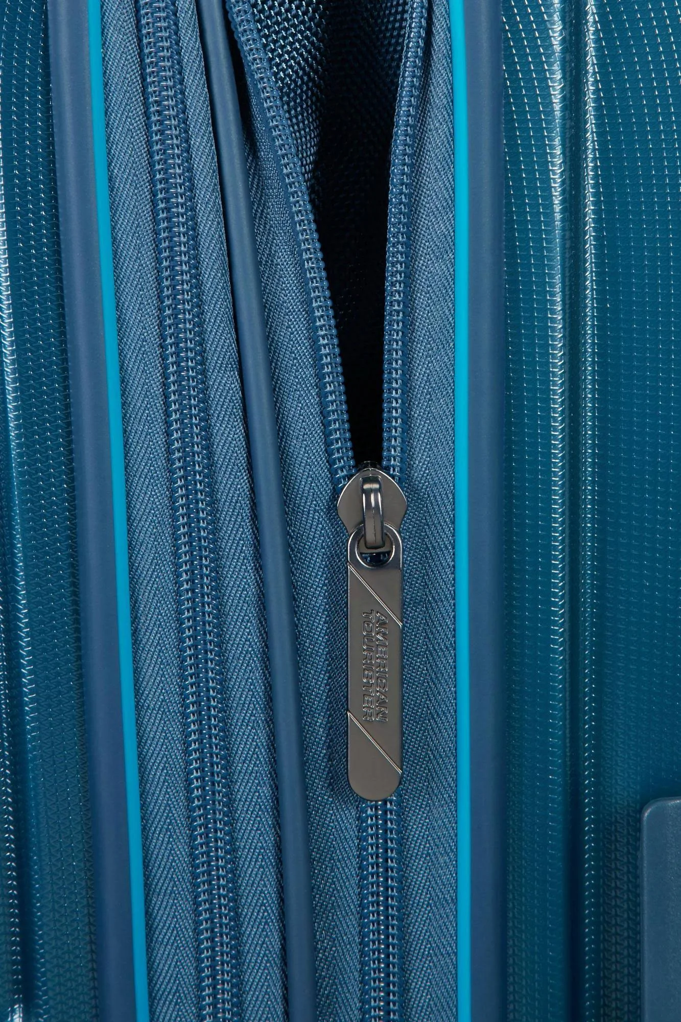 American Tourister Grey/Red Technum 28-in. Spinner