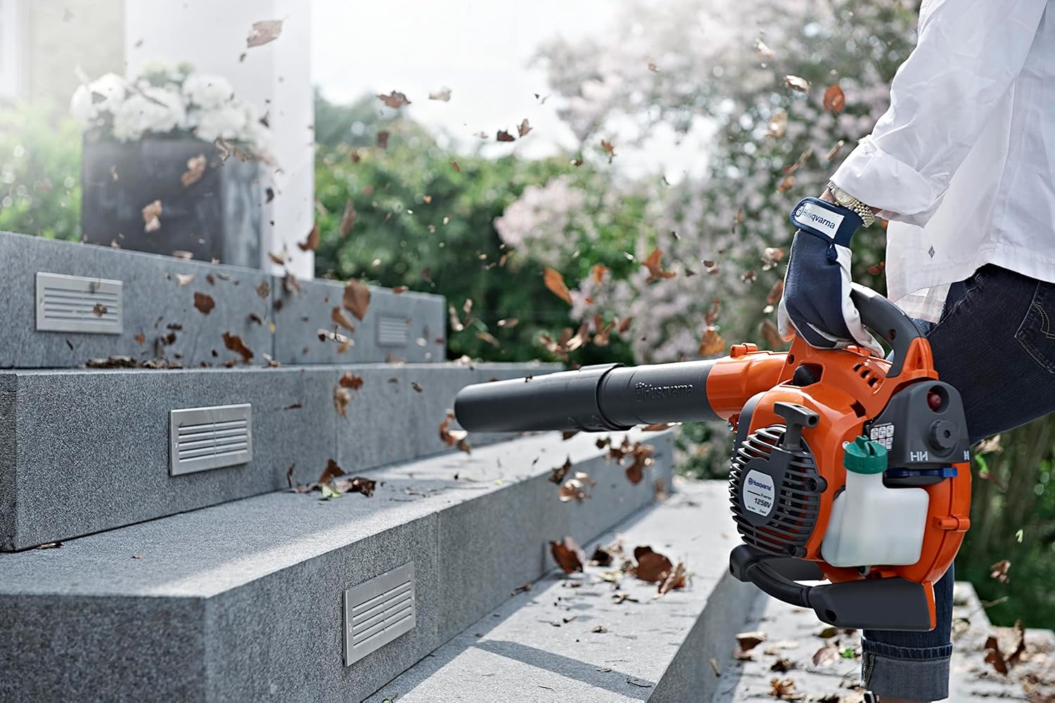 Husqvarna 125BVx Gas Leaf Blower, 28-cc 1.1-HP 2-Cycle Handheld Leaf Blower Vacuum Kit with Mulcher and Vac Bag, 470-CFM, 170-MPH