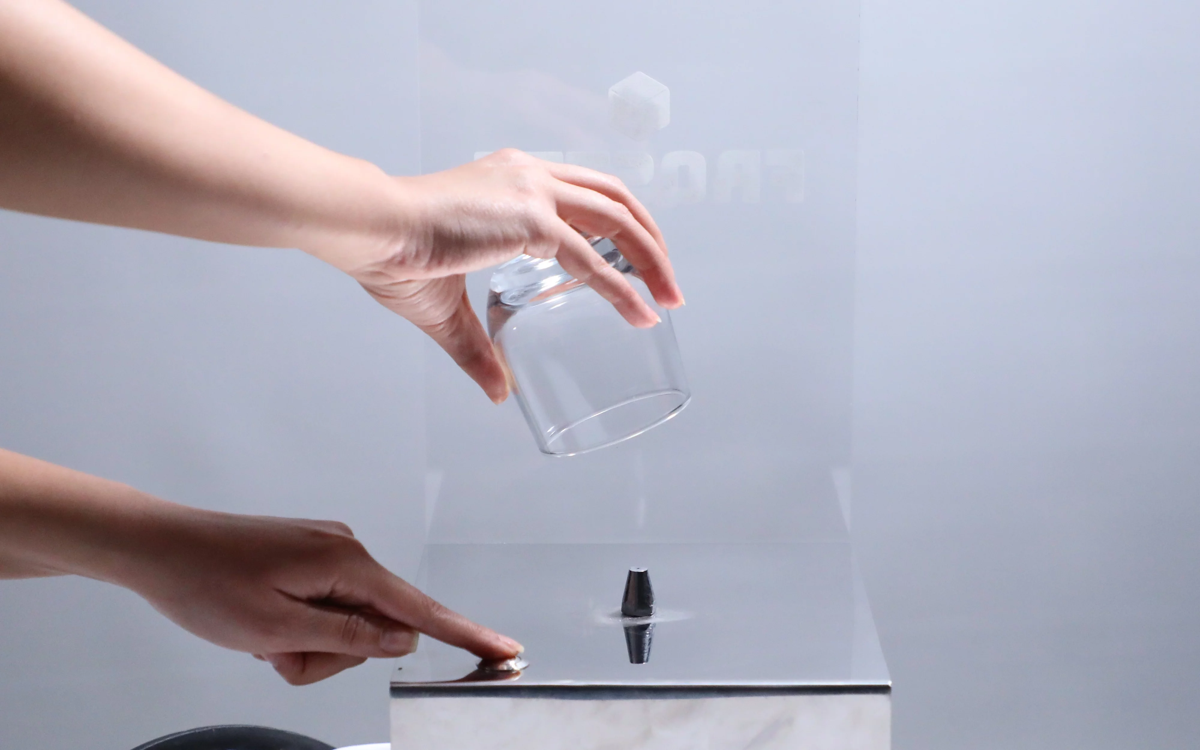 Frostte Instant Glass Chiller CO2 Dry Ice Glass Froster Chills Wine Cocktail Beer Sparkling Water Soda Glass.