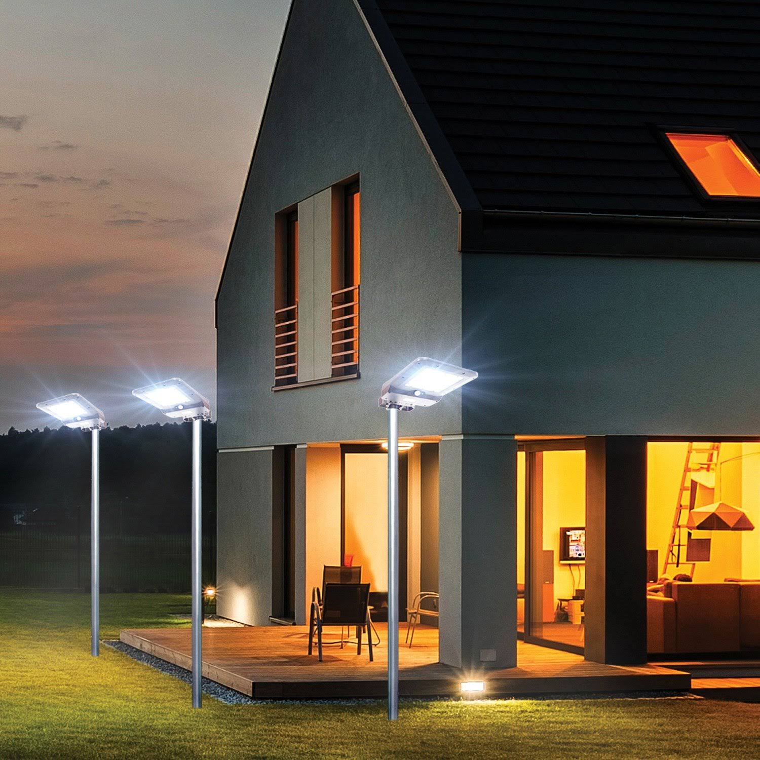 Wagan Tech Solar + LED Floodlight 1600
