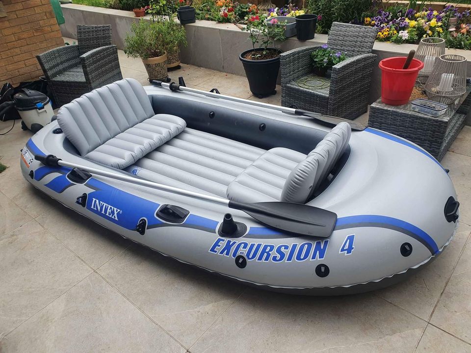 Inflatable 4 person Dinghy - Equipped With A Motor Mount (For 1.5Hp Motor - Not Included)