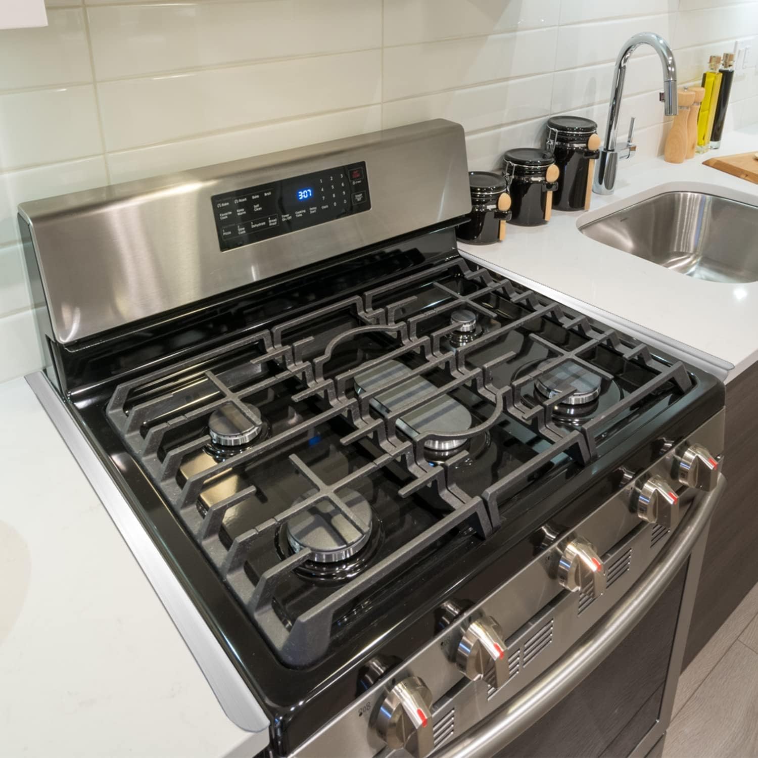 Stove Cover, Stove Guard, Stainless Steel Stove Gap Covers, Heat Resistant & Easy to Clean Stove Counter Gap Cover