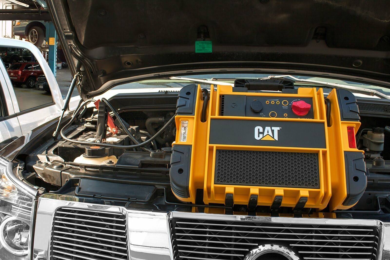 Cat CJ3000 Professional Jump Starter 2000 Peak 1000 Instant Amps with Built-In Power Switch