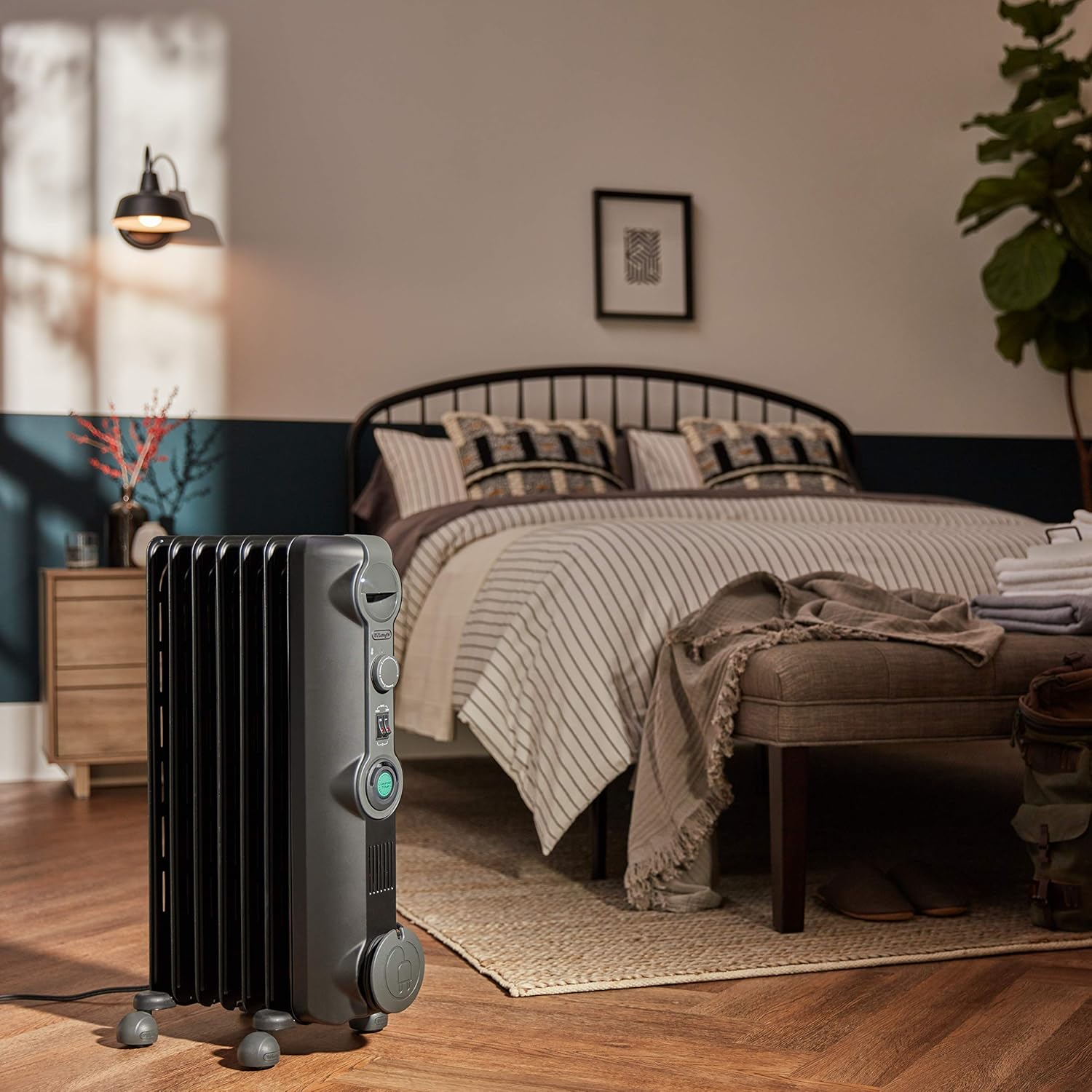 DeLonghi, Quiet 1500W, Adjustable Oil-Filled Radiator Space Heater, 14" w x 6" d x 25" h, Black