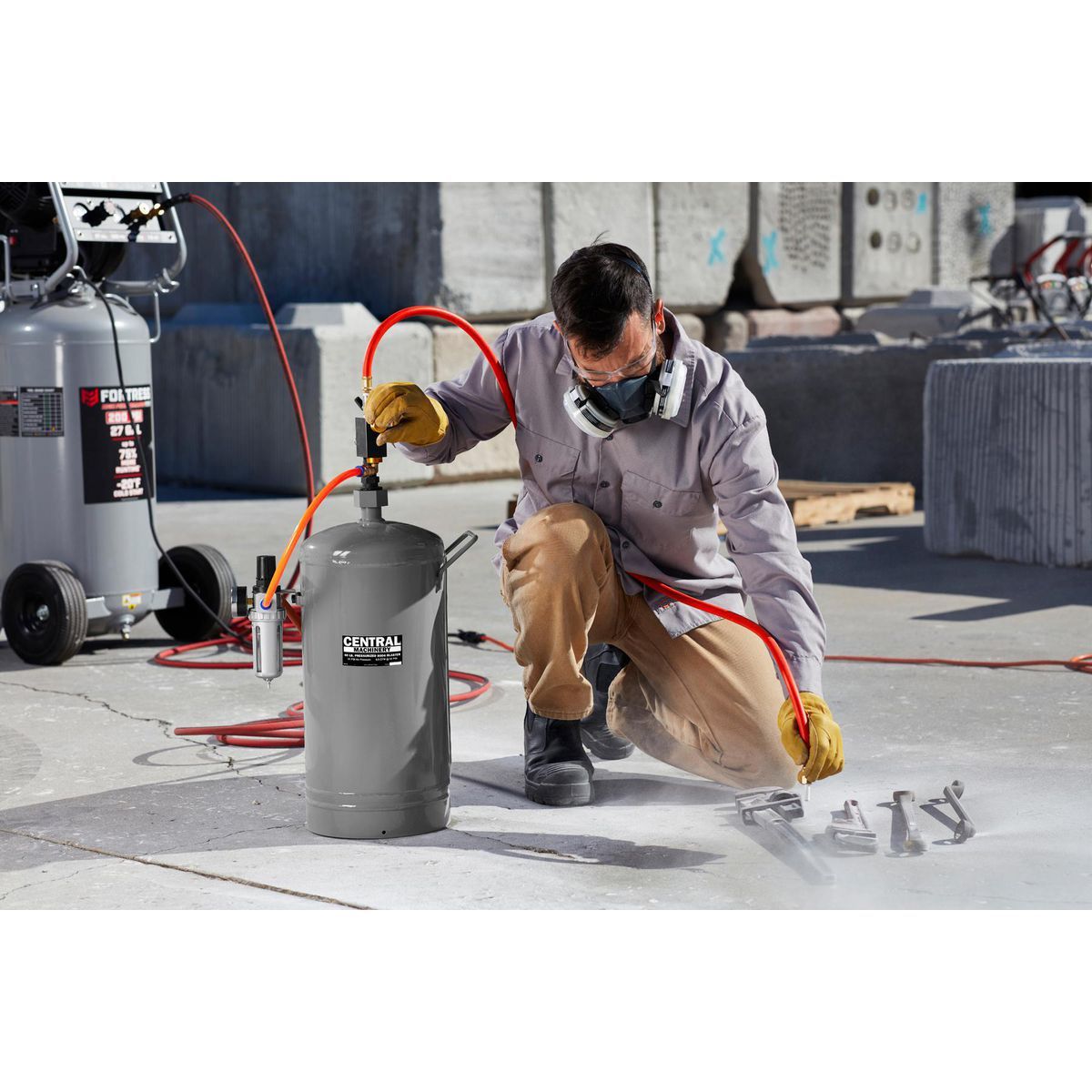 CENTRAL MACHINERY 40 lb. Pressurized Soda Blaster