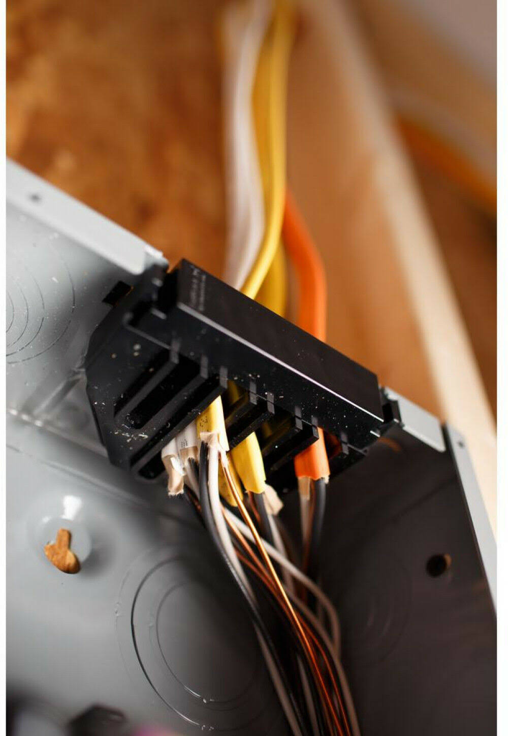 Square D Homeline Qwik-Grip 200A 60-Circuit 30-Space Indoor Main Breaker Plug-On Neutral Load Center HOM3060M200PQCVP