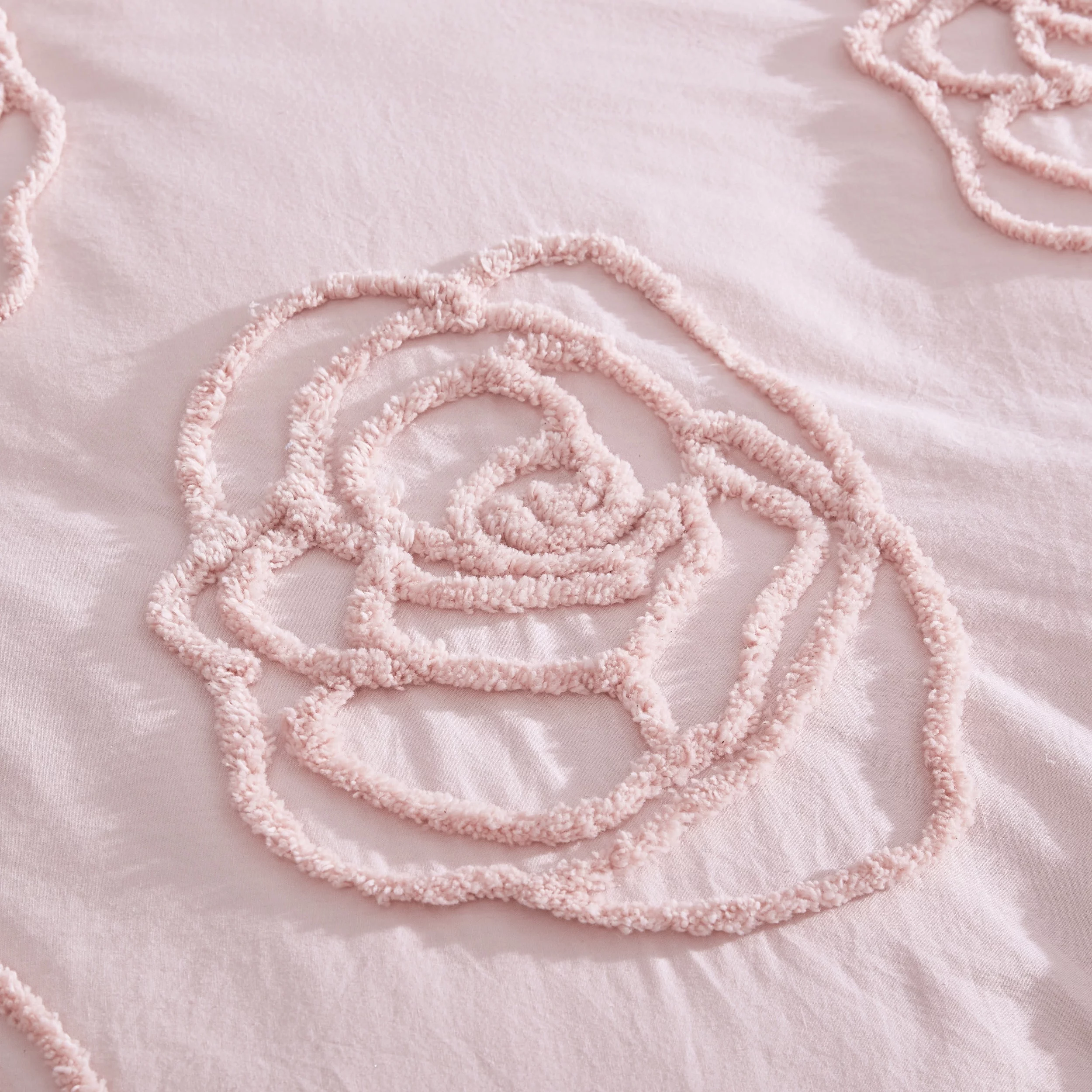 Betsey Johnson Rambling Rose Pink Full/Queen Duvet Cover Bonus Set