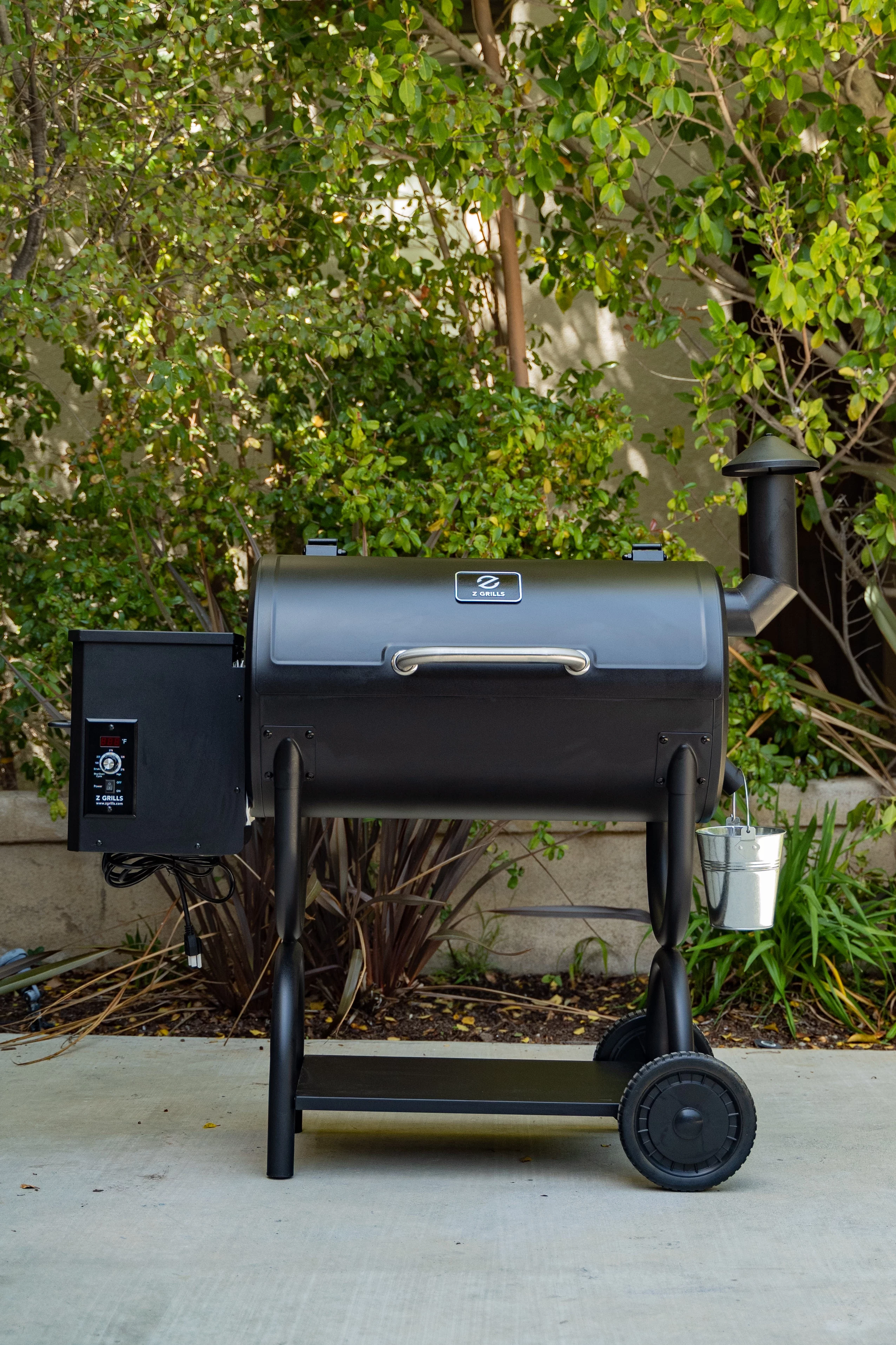 Z GRILLS 550B 560 sq. in. Wood Pellet Grill & Smoker, 8 in 1 BBQ Grill with Latest PID Technology