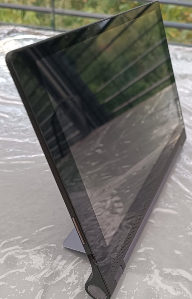 Tablet Lenovo Yoga Tab / 16GB / Wifi / 2GB RAM / 10"