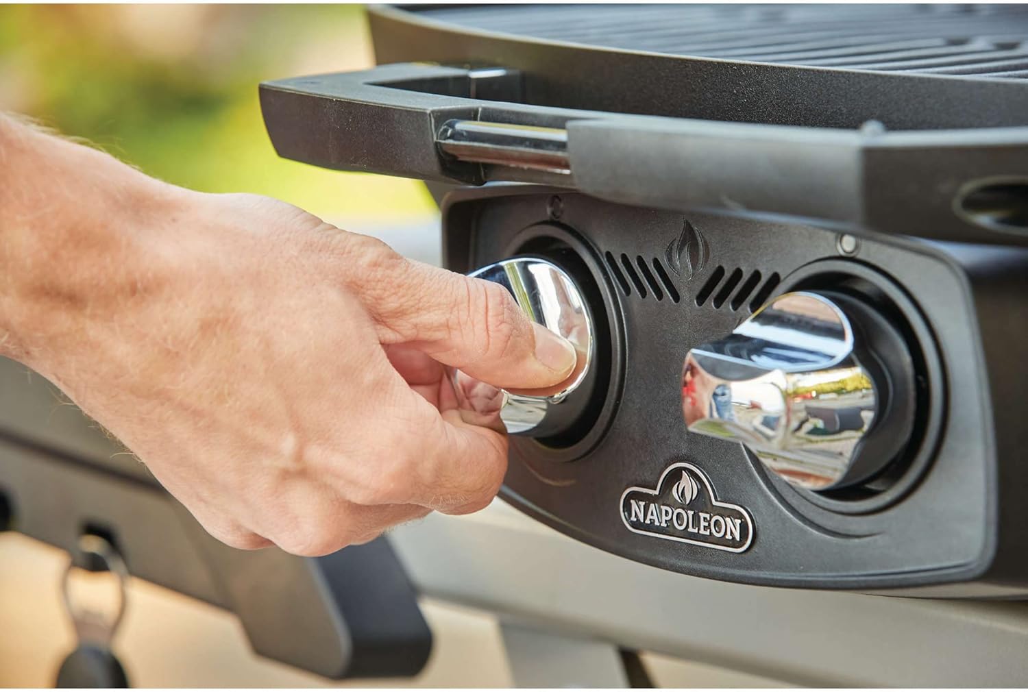 Napoleon TravelQ Portable Propane Gas BBQ - PRO285X-BK - Includes Scissor Cart, Use For Tailgating, Camping, And Small Outdoor Spaces