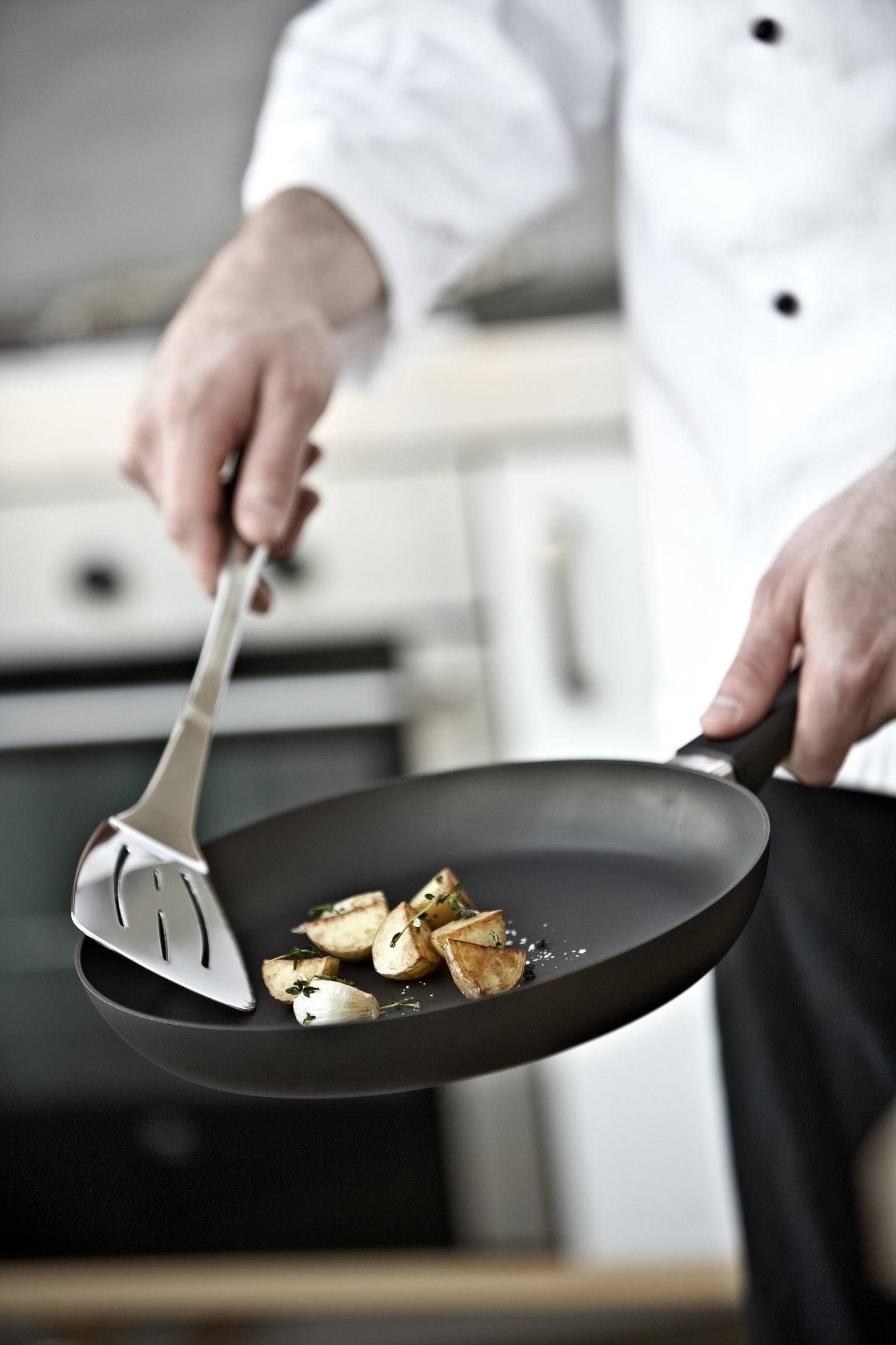 Scanpan Classic 12-1/2-Inch Covered Chef Pan