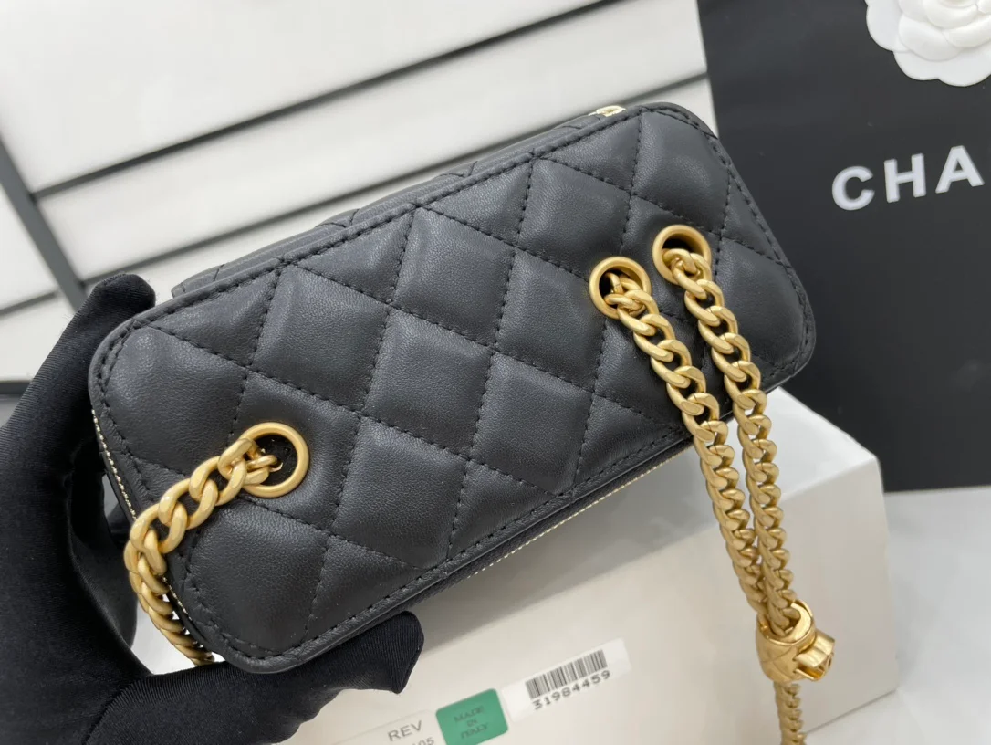 Chanel Small Vanity Case Black With Gold Zipper For Women, Women&rsquo;s Bags 5.9in/15cm