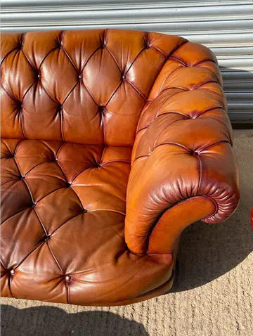 TETRAD OSKAR LEATHER SUITE INCLUDING GRAND SOFA, 2 ARMCHAIRS + FOOTSTOOL