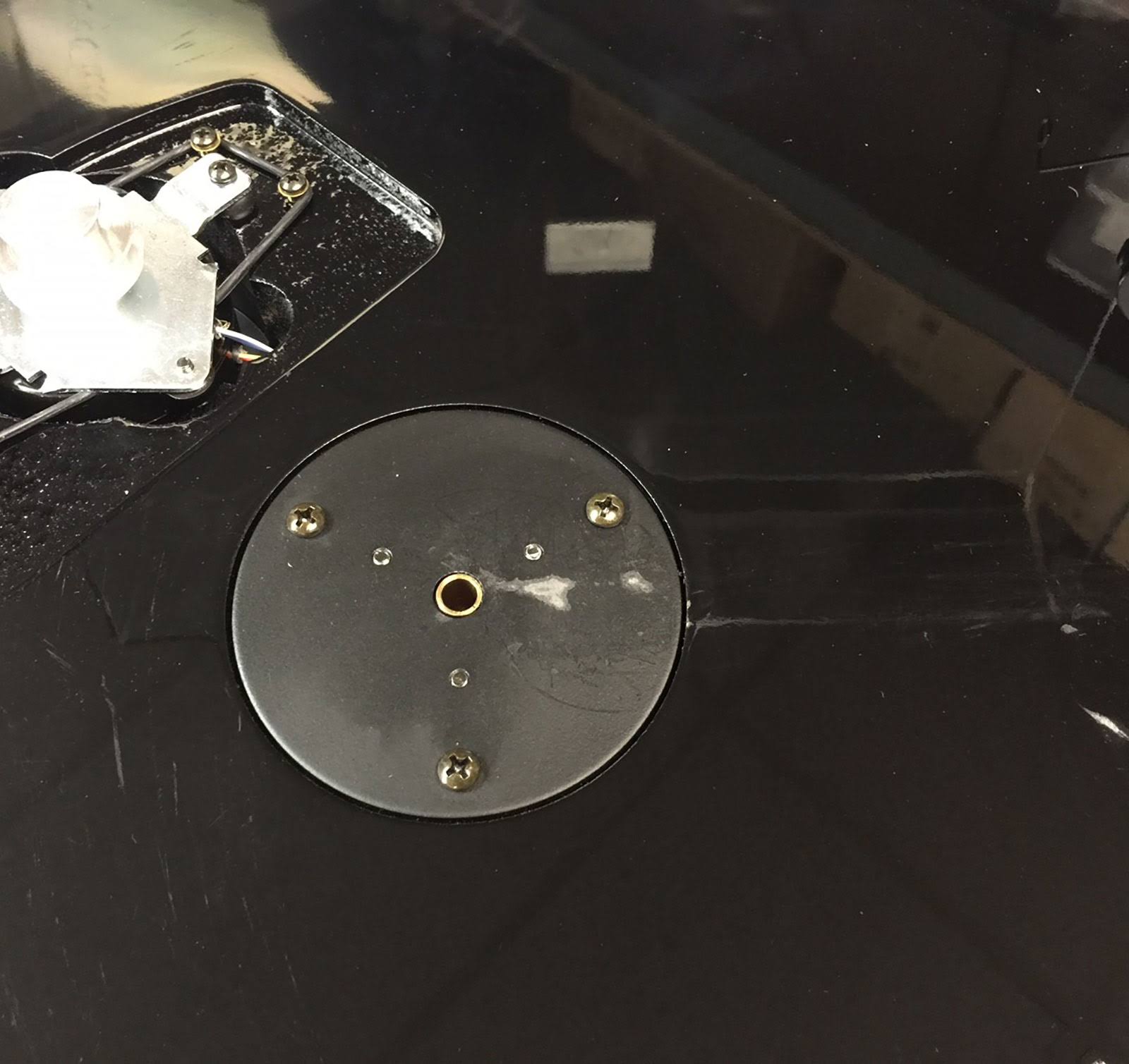 Pro-Ject Debut Carbon DC Gloss Black Open Box Turntable w/ Minor Cosmetic Damage