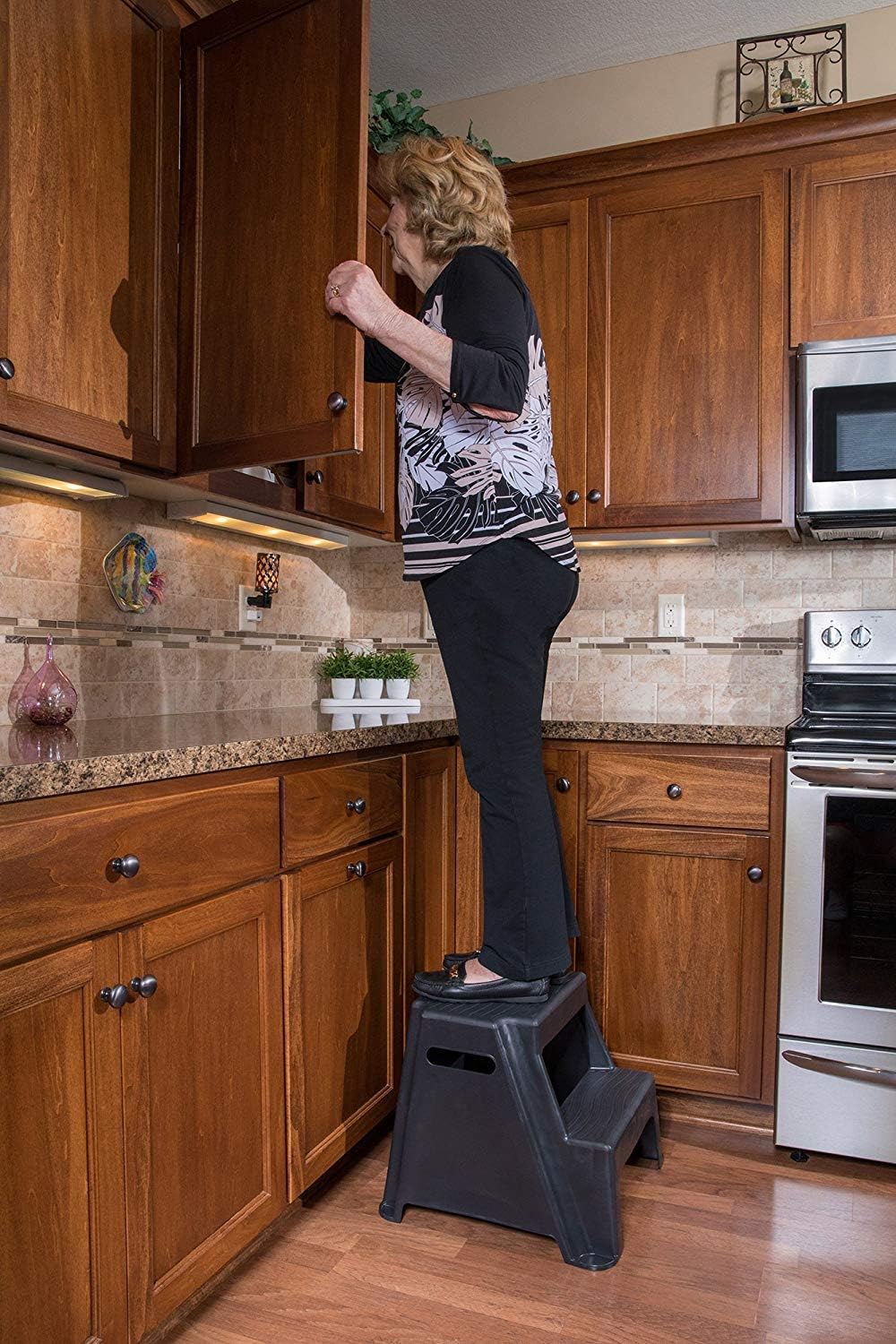 Rubbermaid RM-P2 2-Step Molded Plastic Stool with Non-Slip Step Treads 300-Pound Capacity