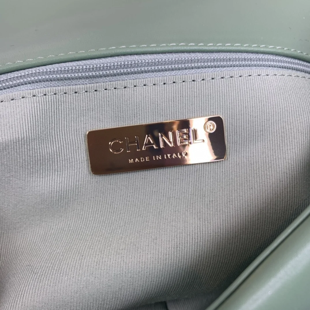 Chanel 19 Flap Bag Gold Hardware Green For Women, Women&rsquo;s Handbags, Shoulder Bags 10.2in/26cm AS1160