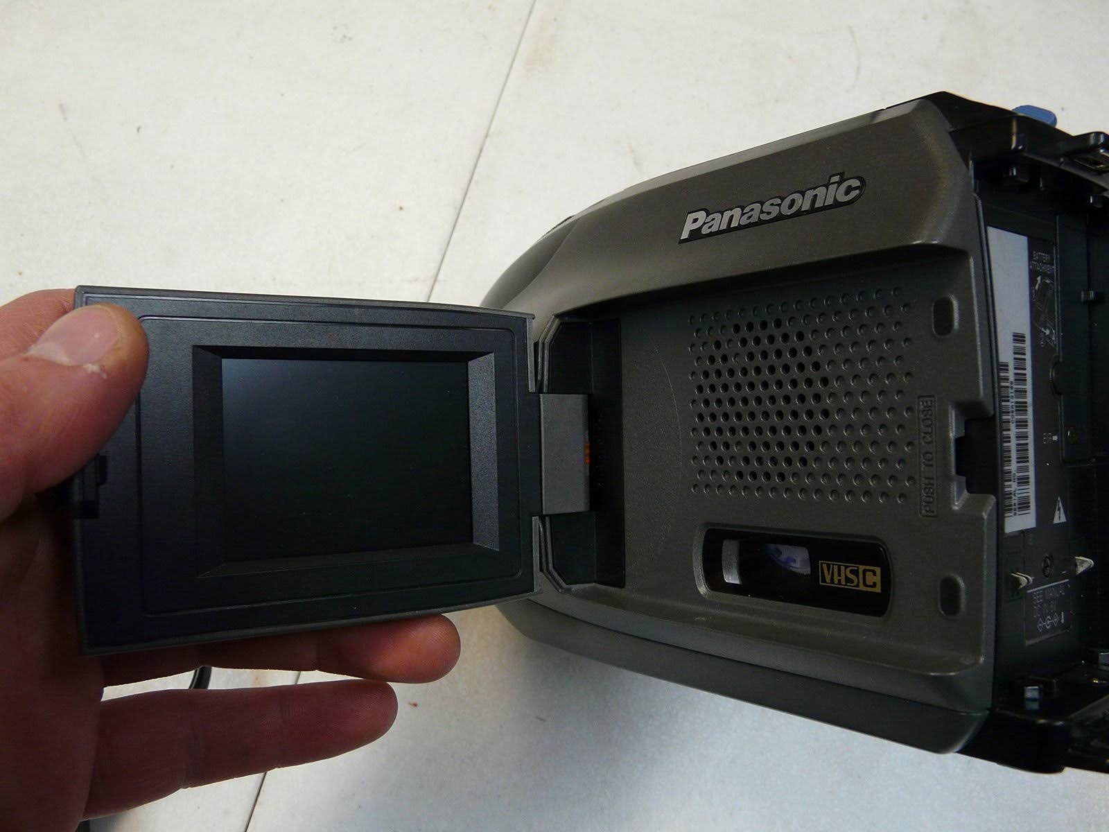 Panasonic PV-L580D Compact VHS/VHS-C Palmcorder Camcorder Bundle