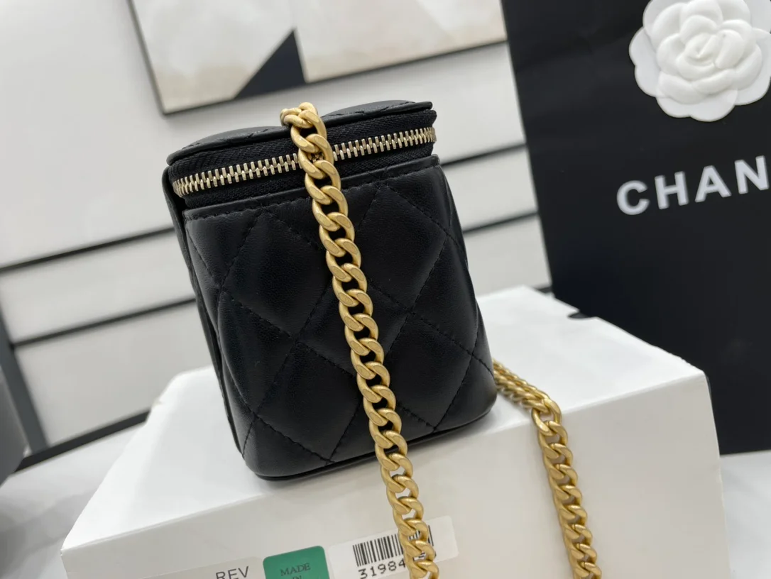 Chanel Small Vanity Case Black With Gold Zipper For Women, Women&rsquo;s Bags 5.9in/15cm