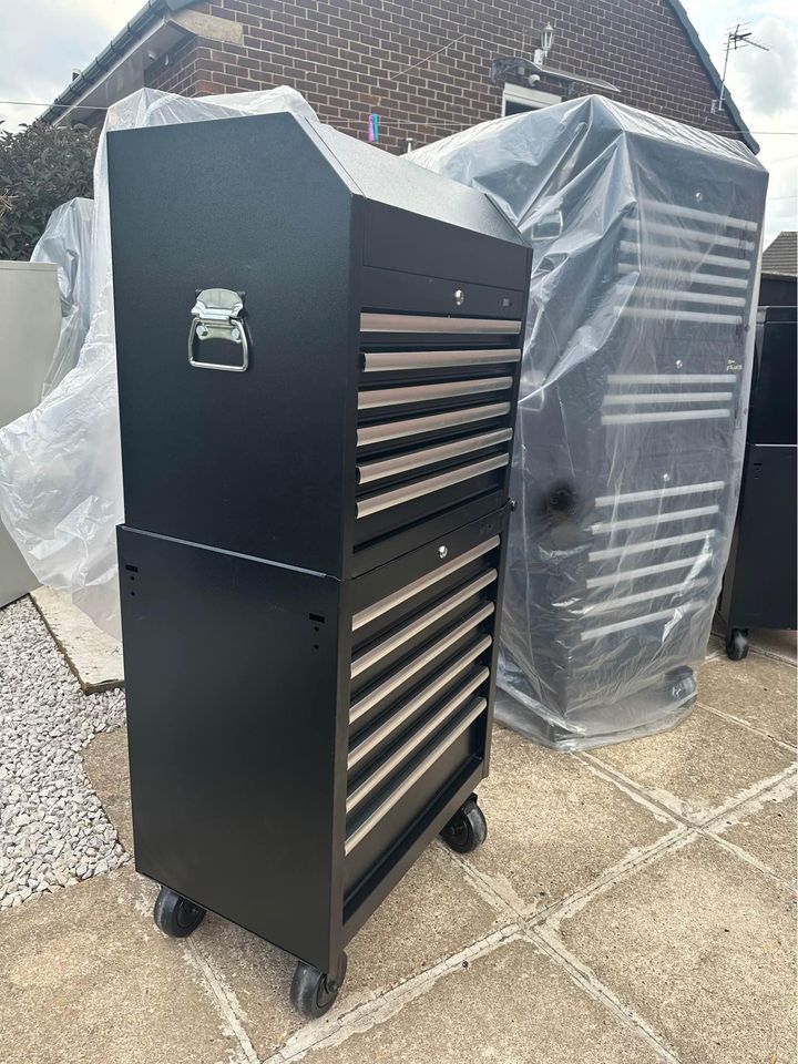 Halfords Advance cabinet Tool Box 12 drawer Slow Close Bottom brand new Top Used Good Condition￼.