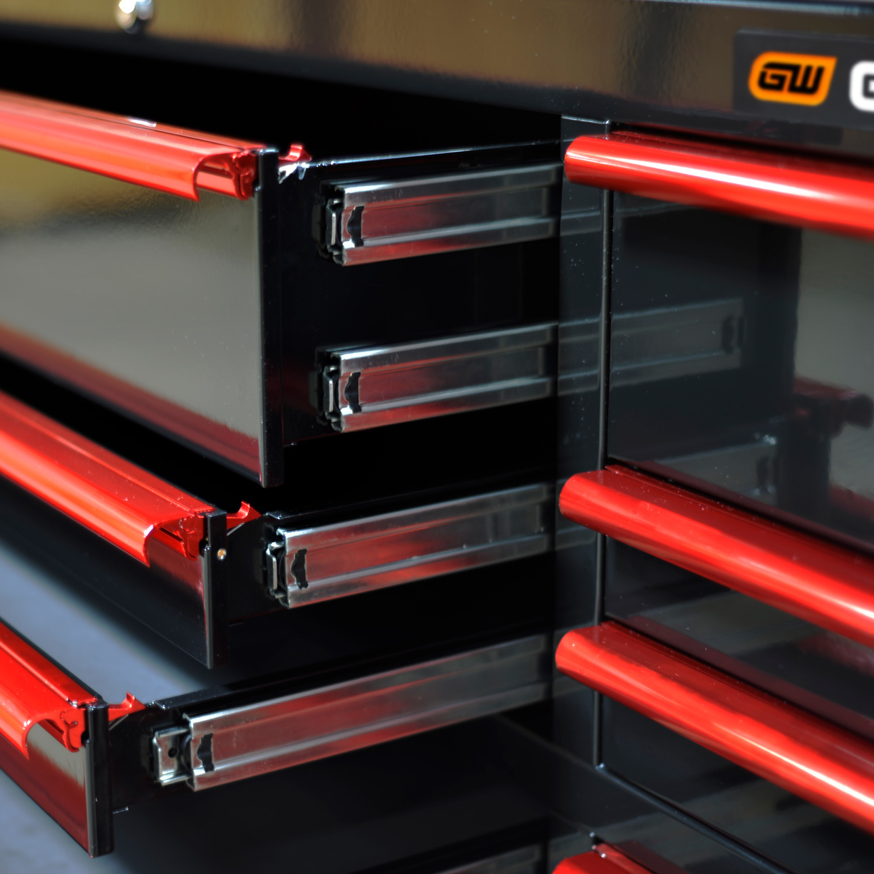 used toolboxGEARWRENCH GW Series 72 20 Drawer 25 Deep Roller Cabinet & 72 12-Drawer Top Chest