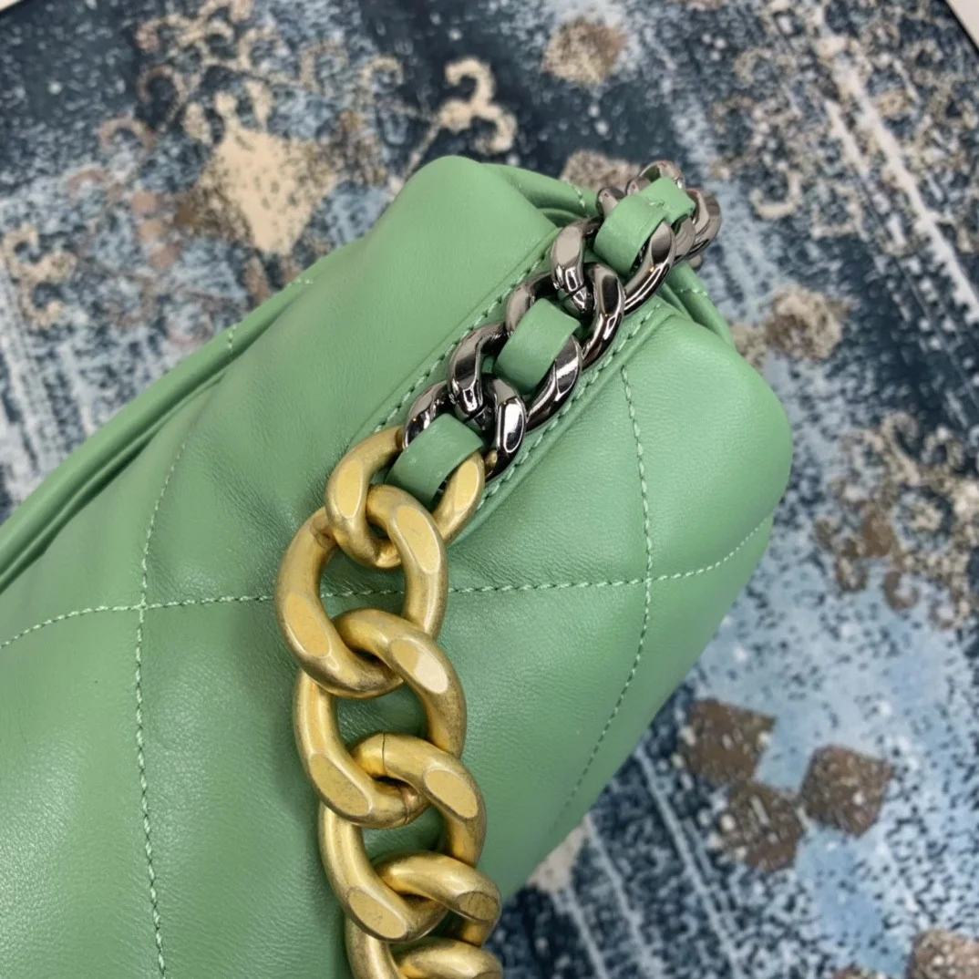 Chanel 19 Flap Bag Gold Hardware Green For Women, Women&rsquo;s Handbags, Shoulder Bags 10.2in/26cm AS1160