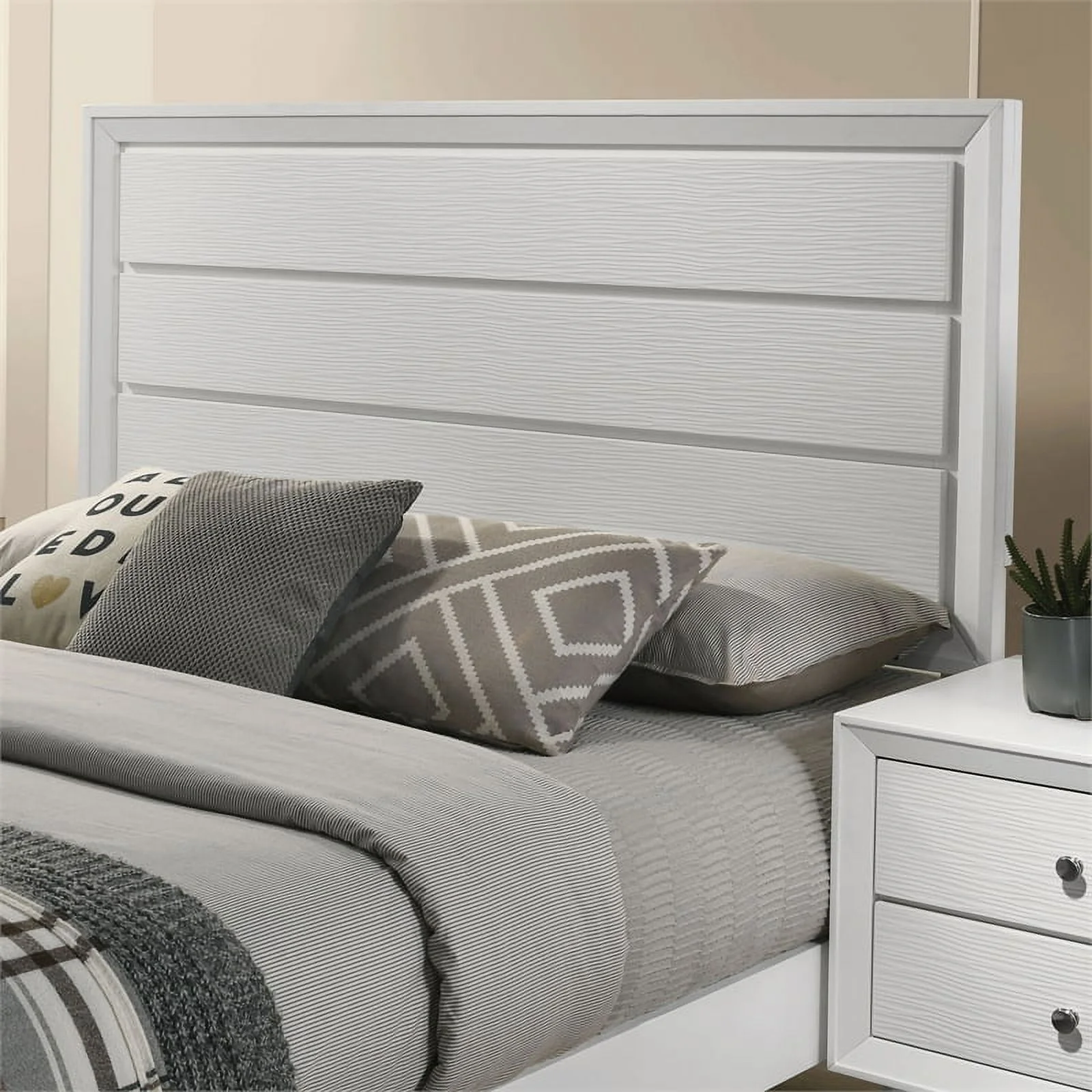 Bowery Hill 3pc White Wood Bedroom Set - King + 2 Nightstands