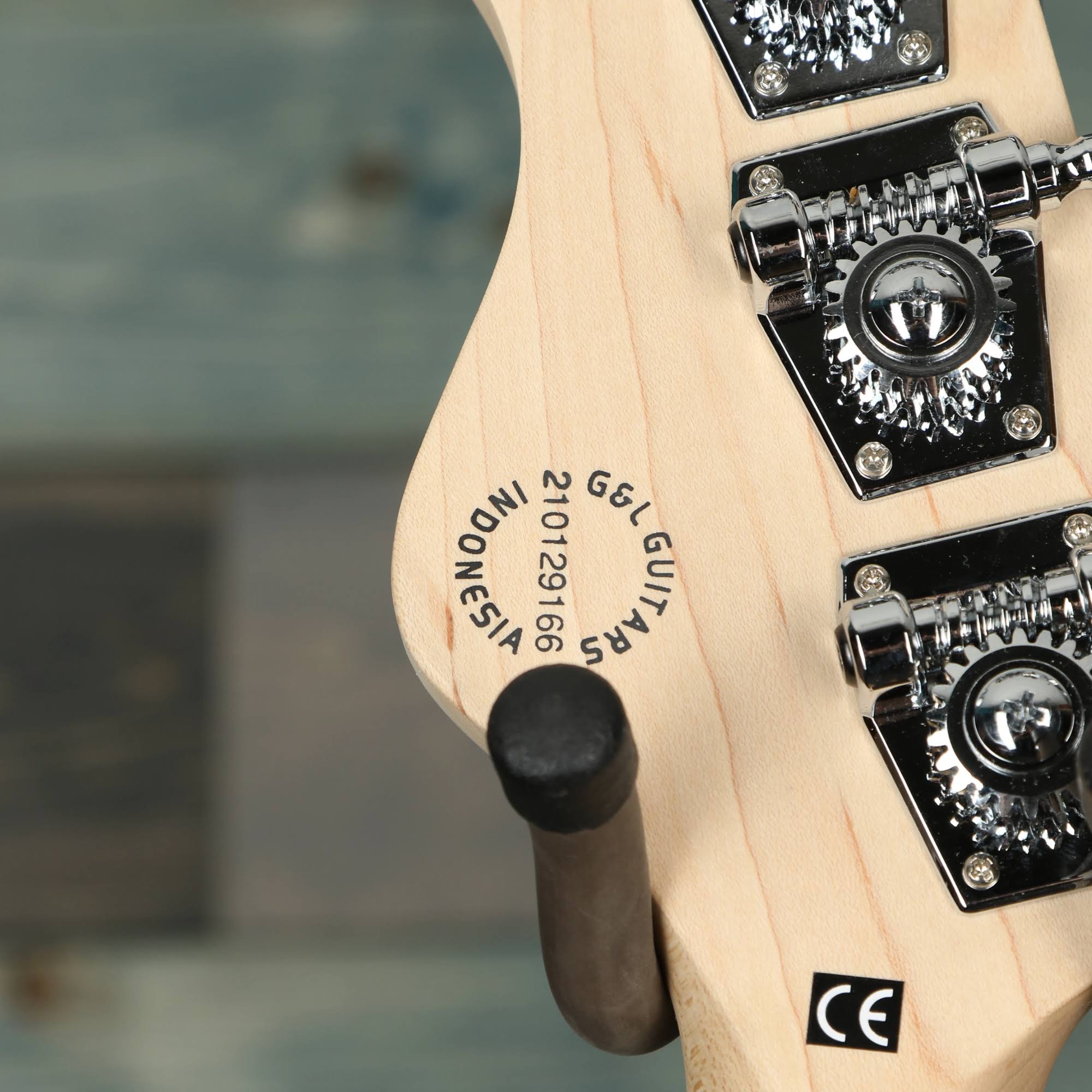 Gu0026L Tribute JB2 4-String Electric Bass Natural Gloss Rosewood Fretboard