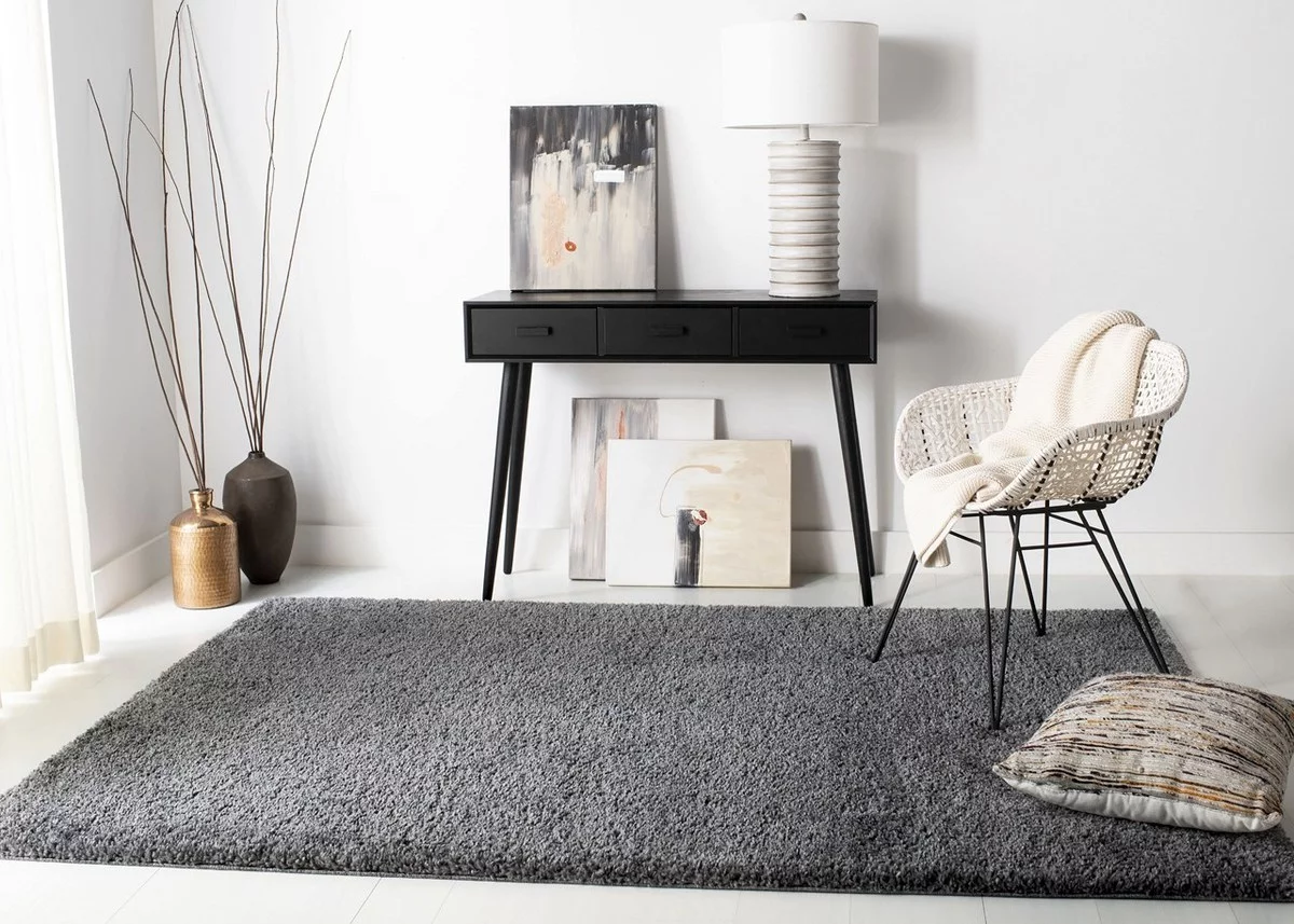 SAFAVIEH August Carlene Solid Plush Shag Area Rug, Grey, 4' x 4' Square