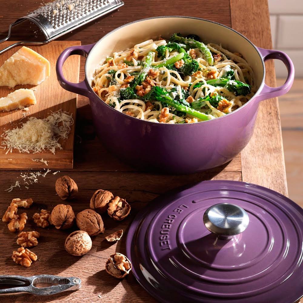 Le Creuset Signature Cast Iron 3.5-Quart Flame Round Dutch Oven