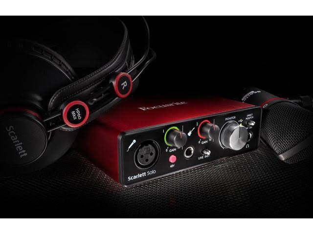Focusrite Scarlett Solo (2nd Generation) Studio Bundle - includes Headphones, Mic and Cable