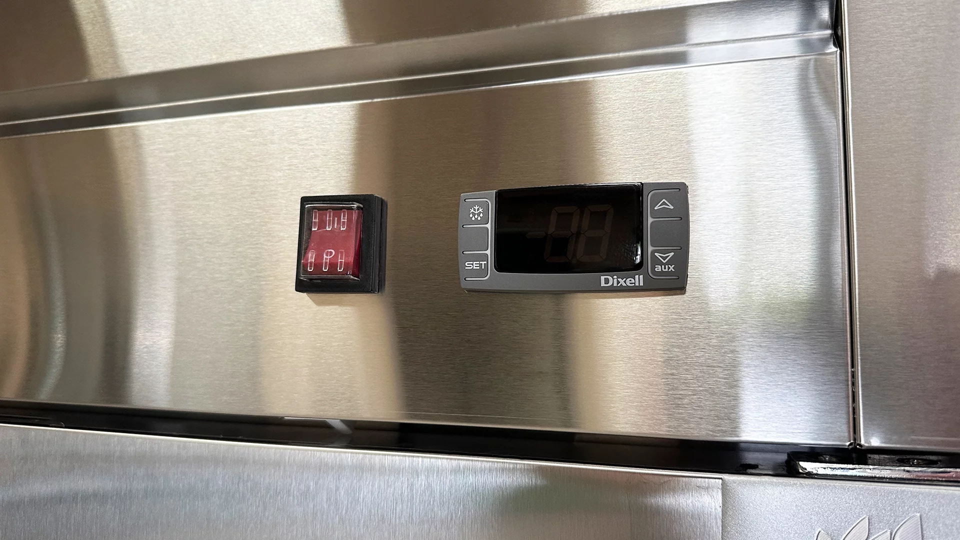 NSF Solid Door Reach-In Freezer 1 Door Freezer C28F