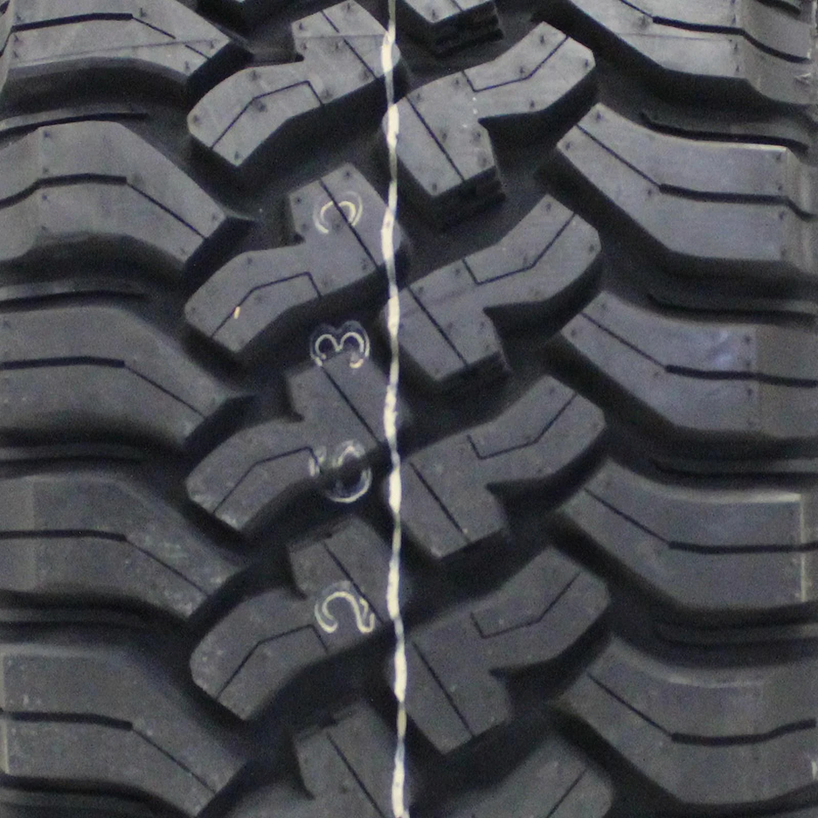 Set of 2 Falken Wildpeak MT01 LT37X12.50R17 124Q D Tires