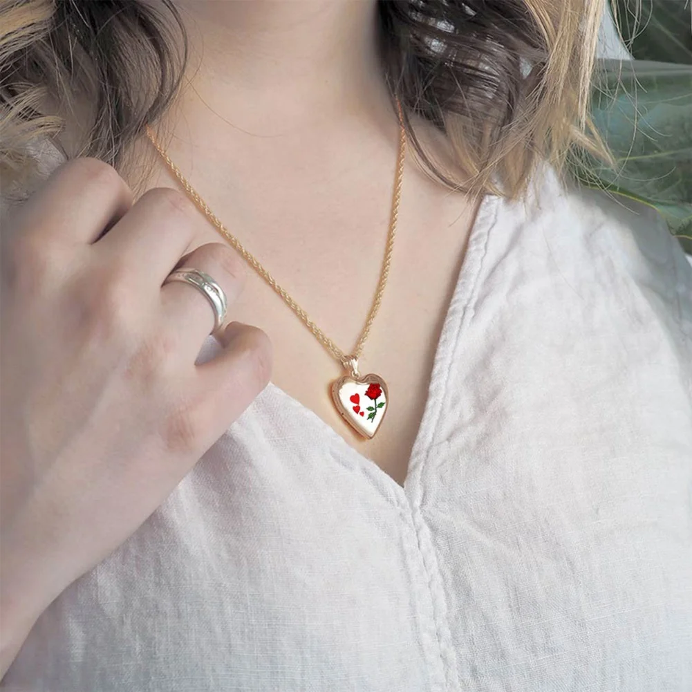 Picturesongold.Com "Valentines" Sweetheart Locket Necklace Pendants - 3/4 inch X 3/4 inch in Solid 14K Yellow Gold