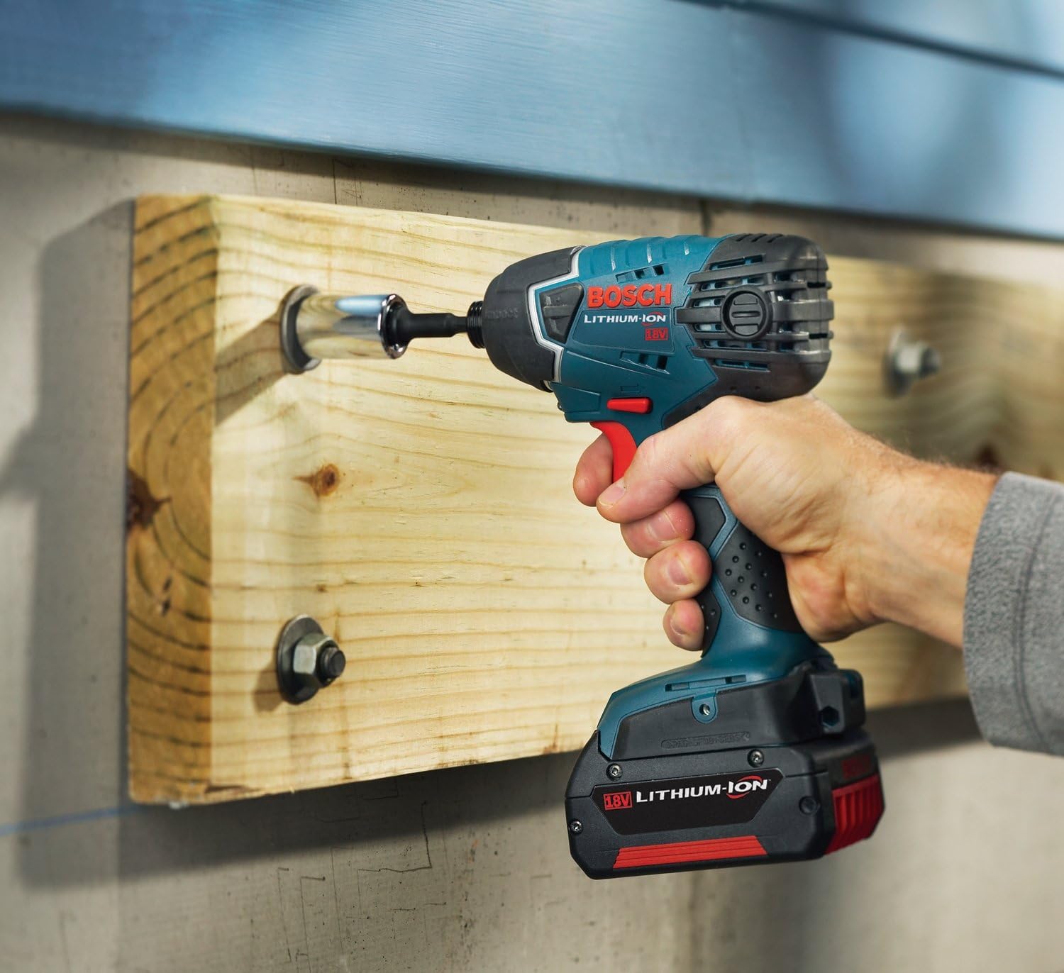 Bosch 25618-02 18-Volt Lithium-Ion 1/4-Hex Impact Driver Kit with 2 Batteries, Charger and Bag