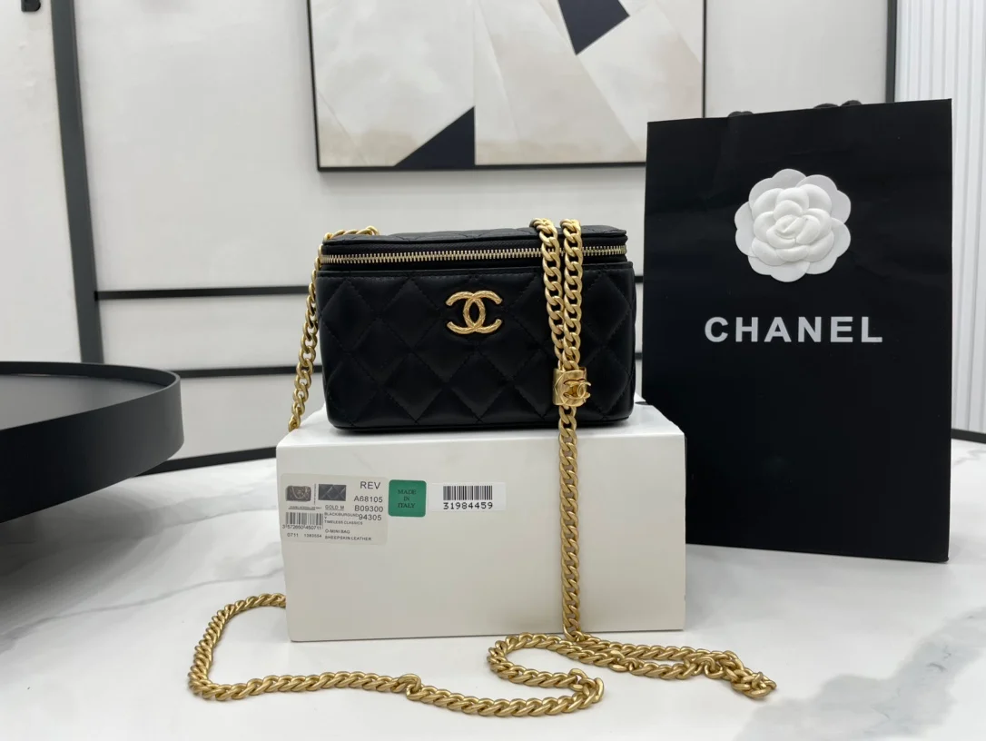 Chanel Small Vanity Case Black With Gold Zipper For Women, Women&rsquo;s Bags 5.9in/15cm