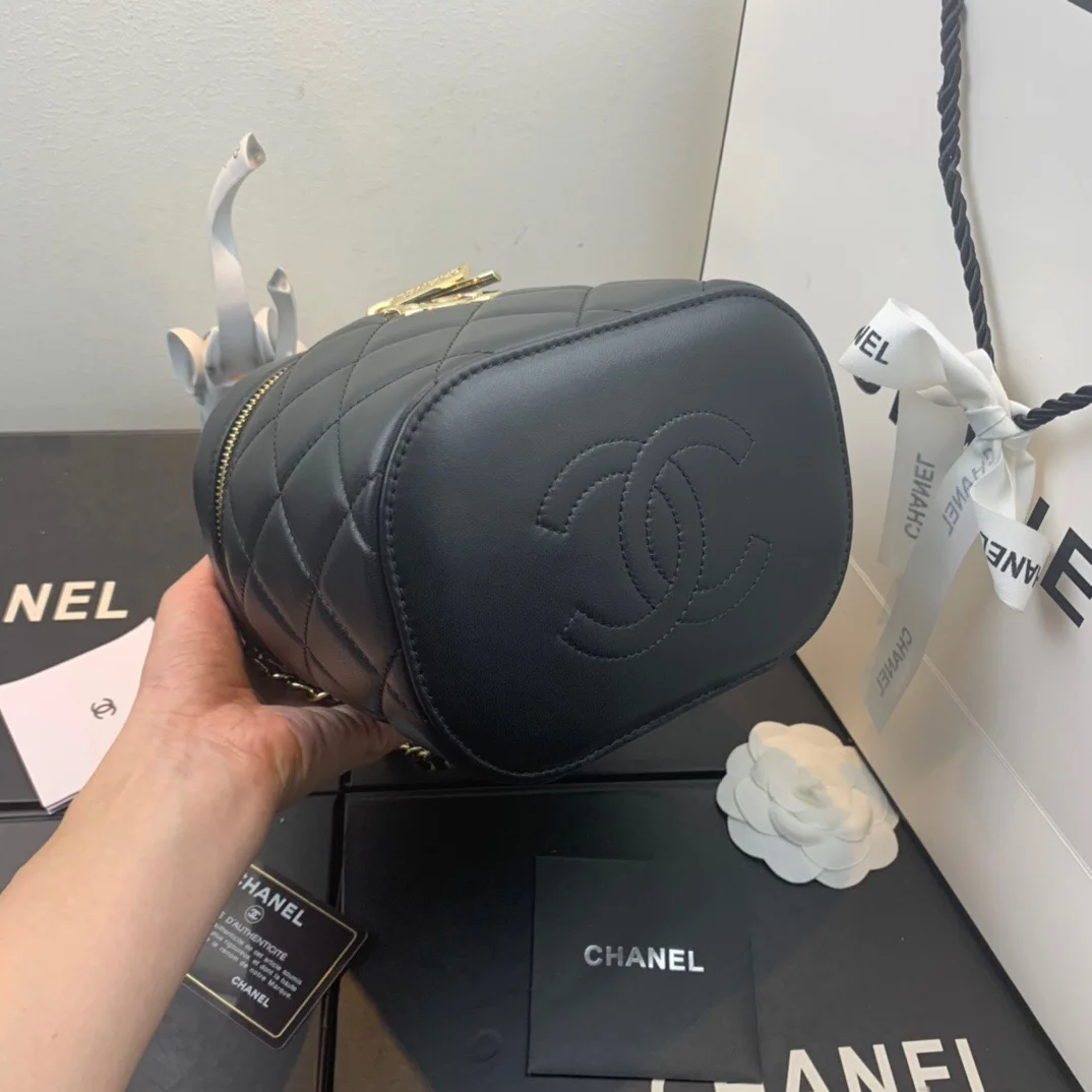 Chanel Vanity Case Gold Hardware Black For Women, Women&rsquo;s Handbags, Shoulder Bags 7.9in/20cm AS2061