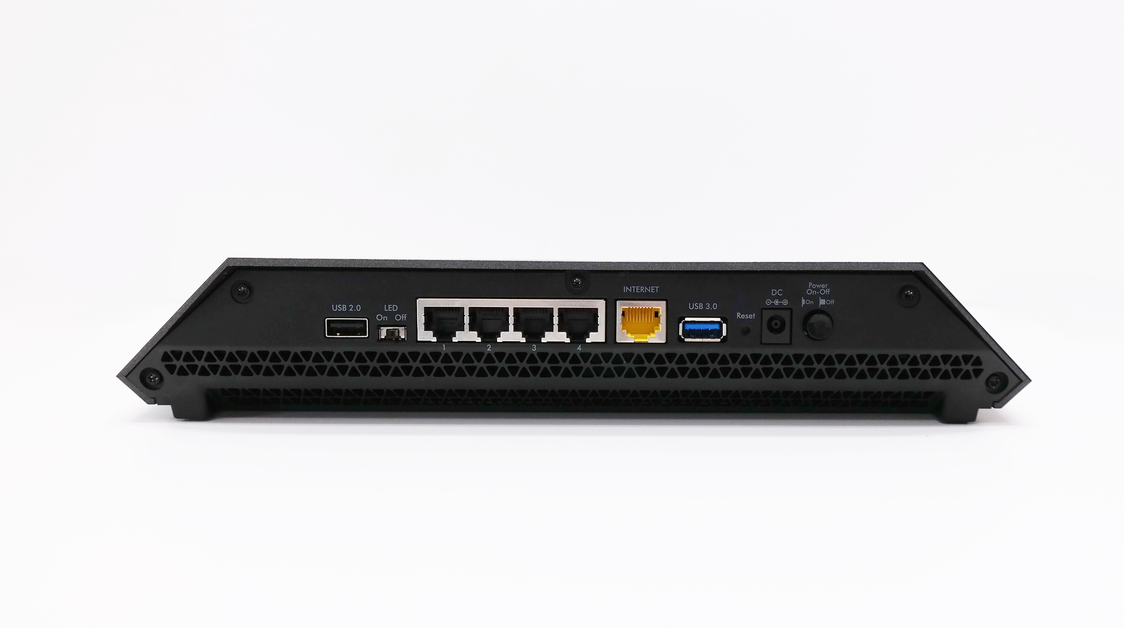 Pre-Owned Netgear Nighthawk X6 AC3200 4-Port Gigabit Wireless AC Router (R8000)